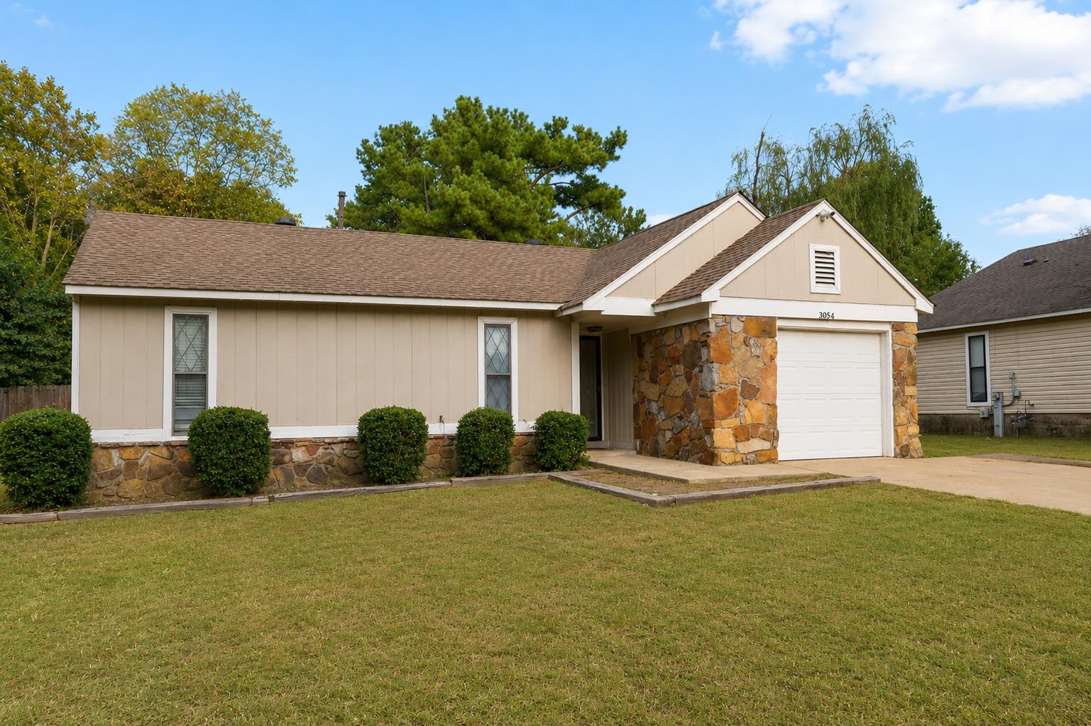 3054 Leeridge Dr Property Photo 2