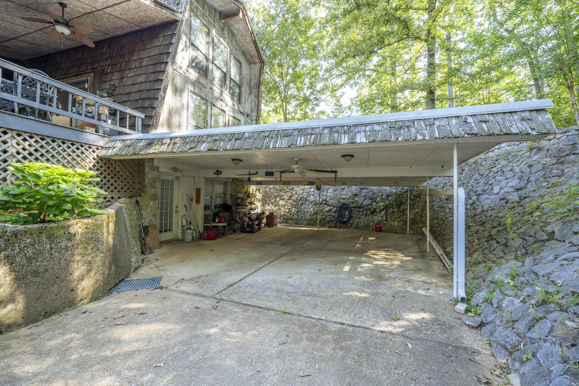 830 Yellow Creek Ln Property Photo 3