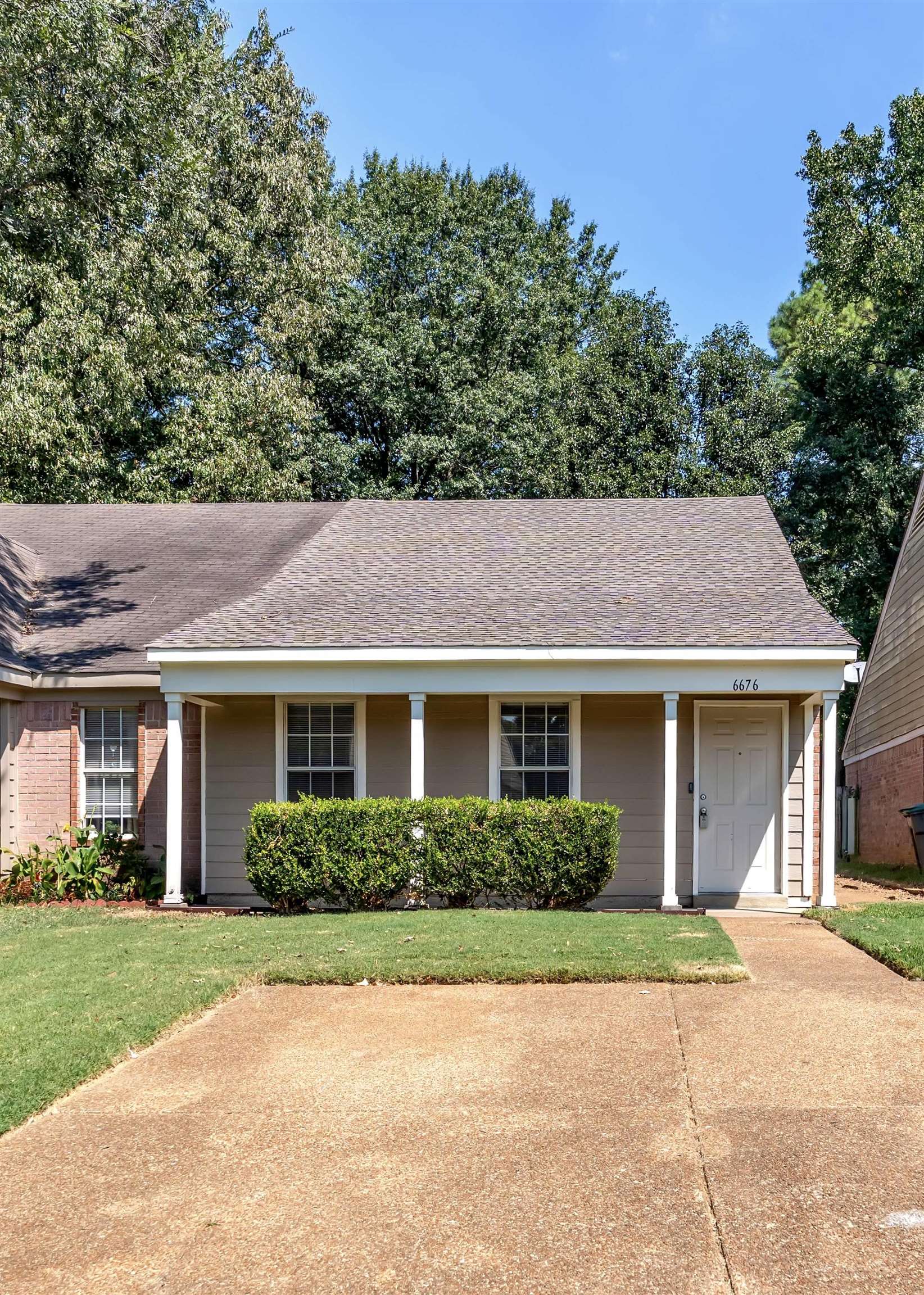6676 Whitten Pine Dr Property Photo 1