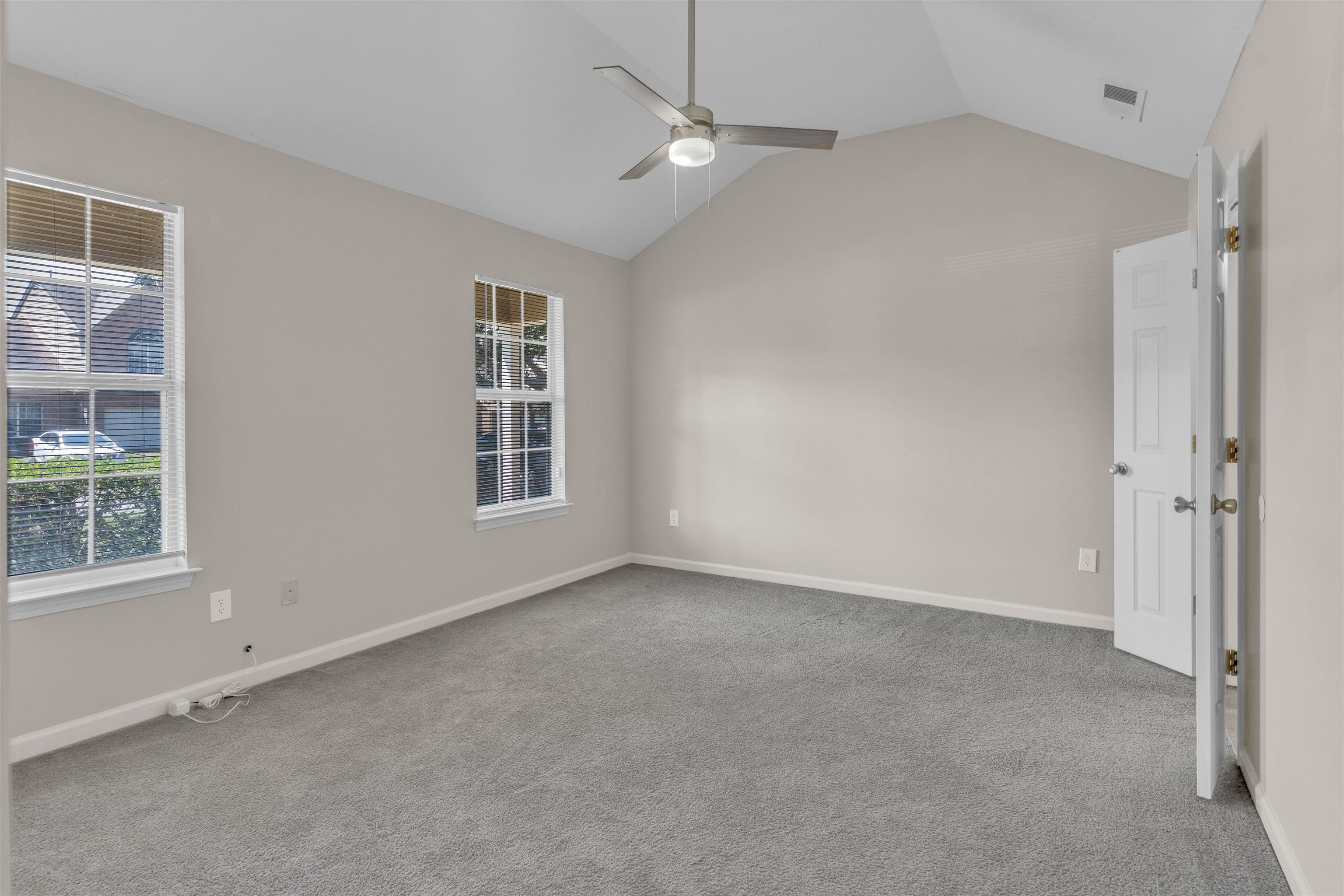 6676 Whitten Pine Dr Property Photo 4