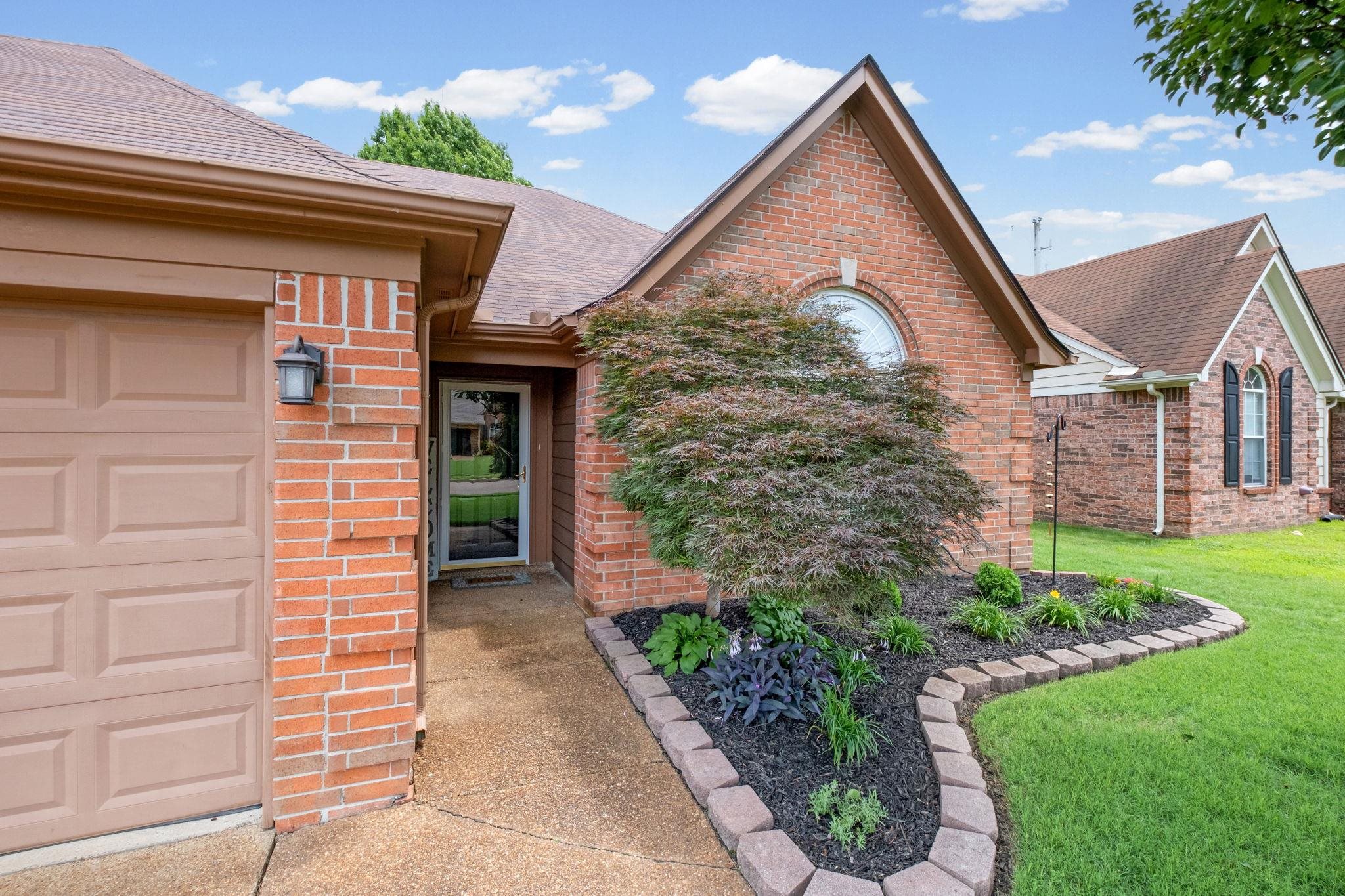 1078 Jessica Lauren Dr Property Photo 2