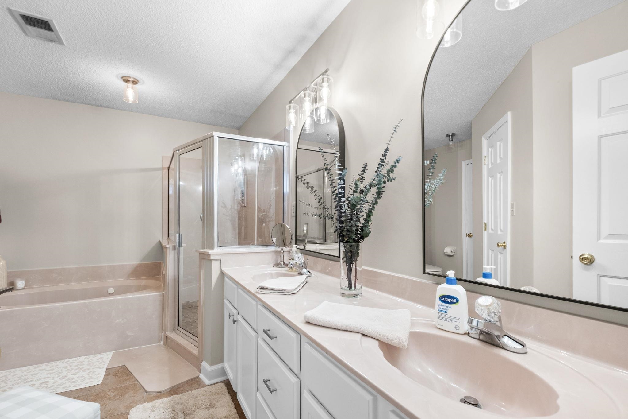 1078 Jessica Lauren Dr Property Photo 17