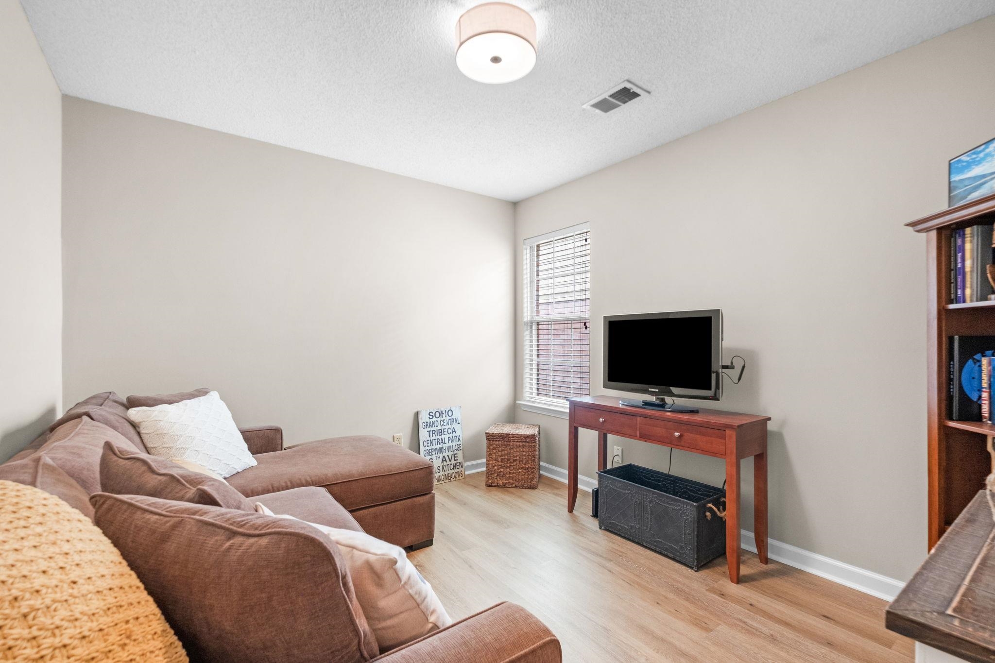 1078 Jessica Lauren Dr Property Photo 20