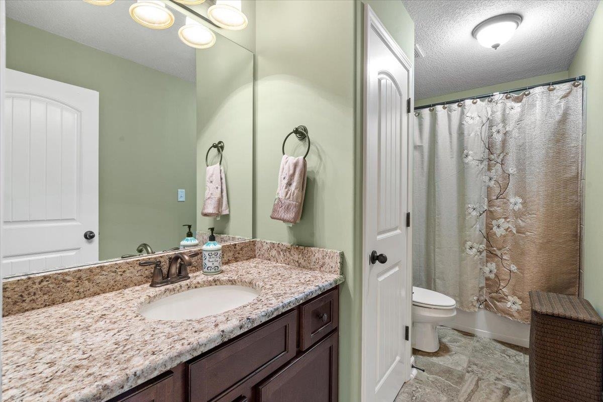 210 Saunders Creek Cir Property Photo 28