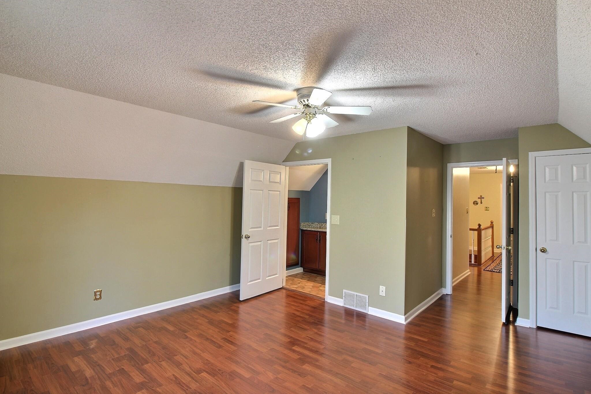 573 Merriweather Dr Property Photo 22