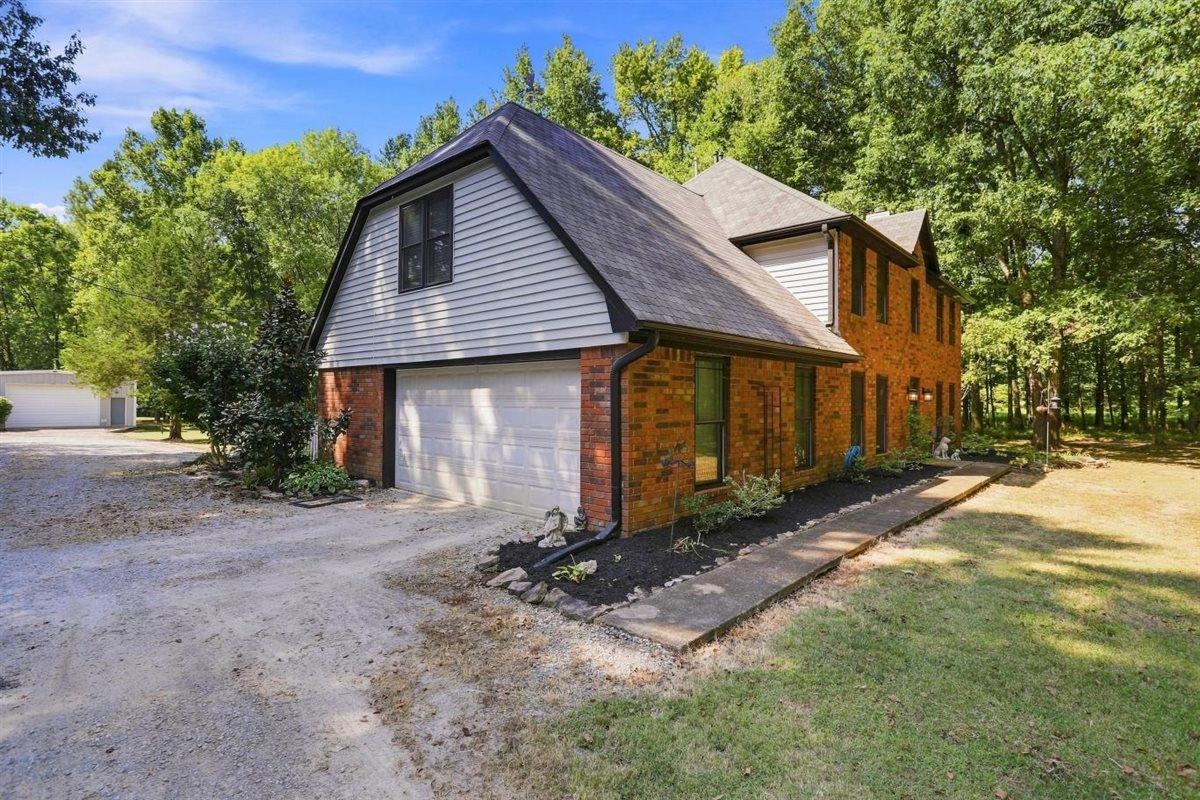 1285 Donelson Dr Property Photo 2