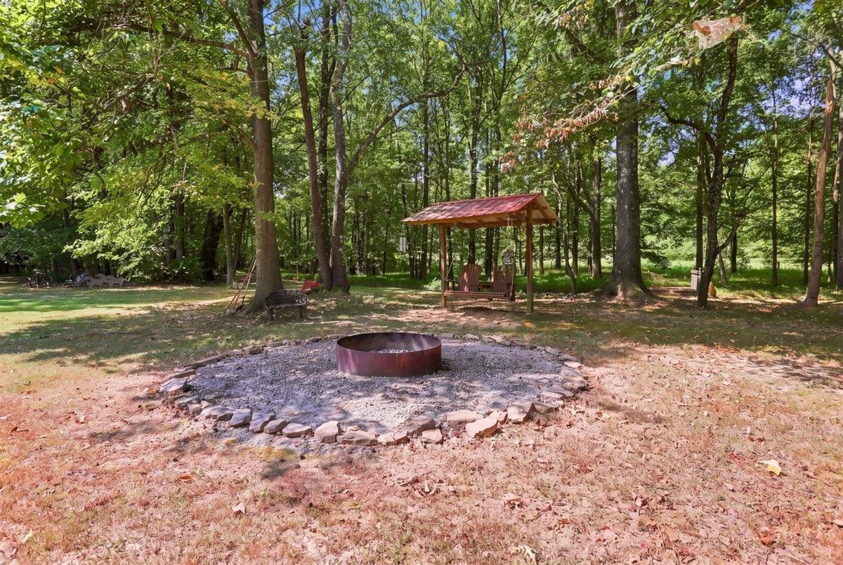 1285 Donelson Dr Property Photo 8
