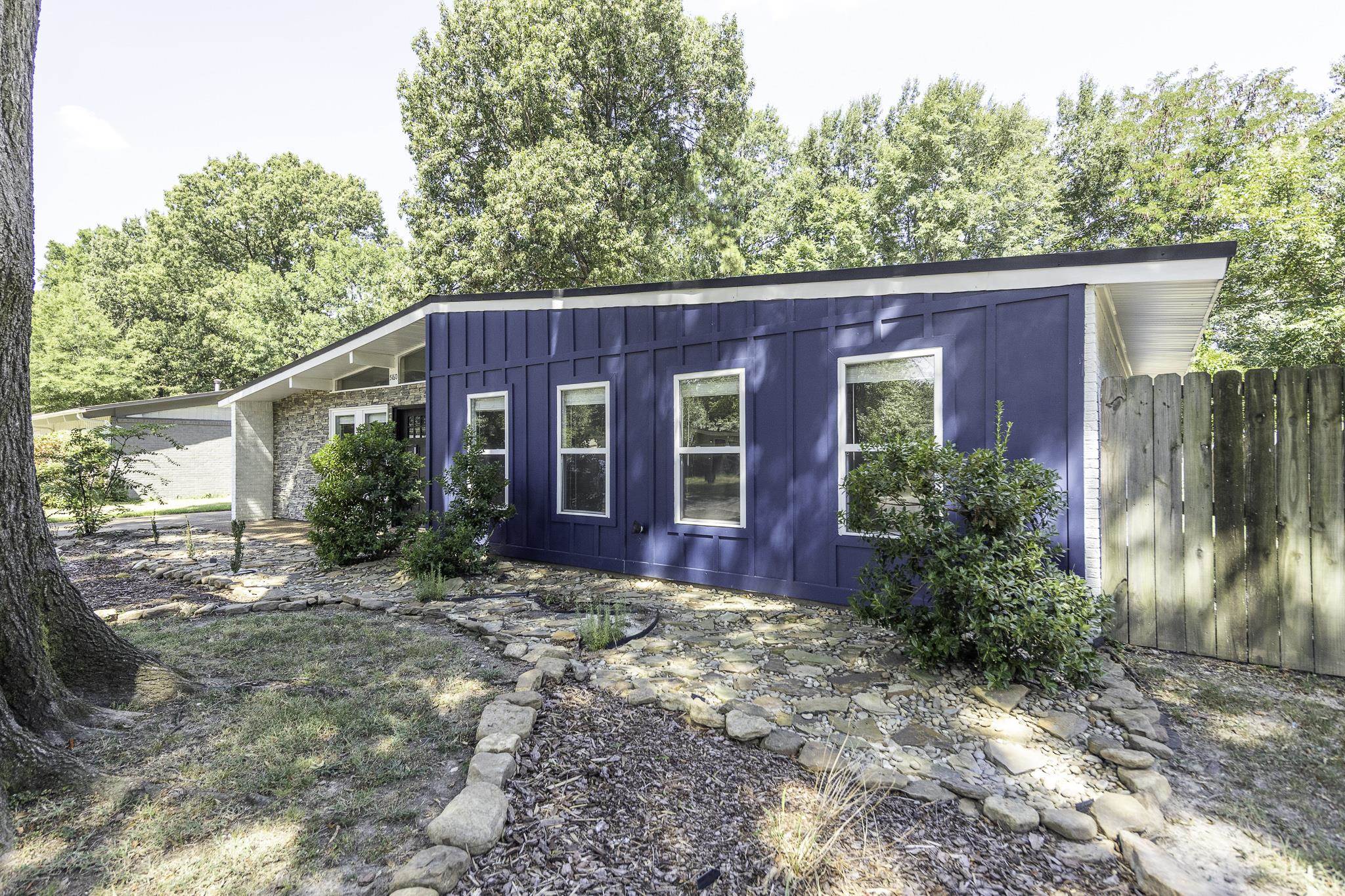 5160 Warfield Dr Property Photo 3