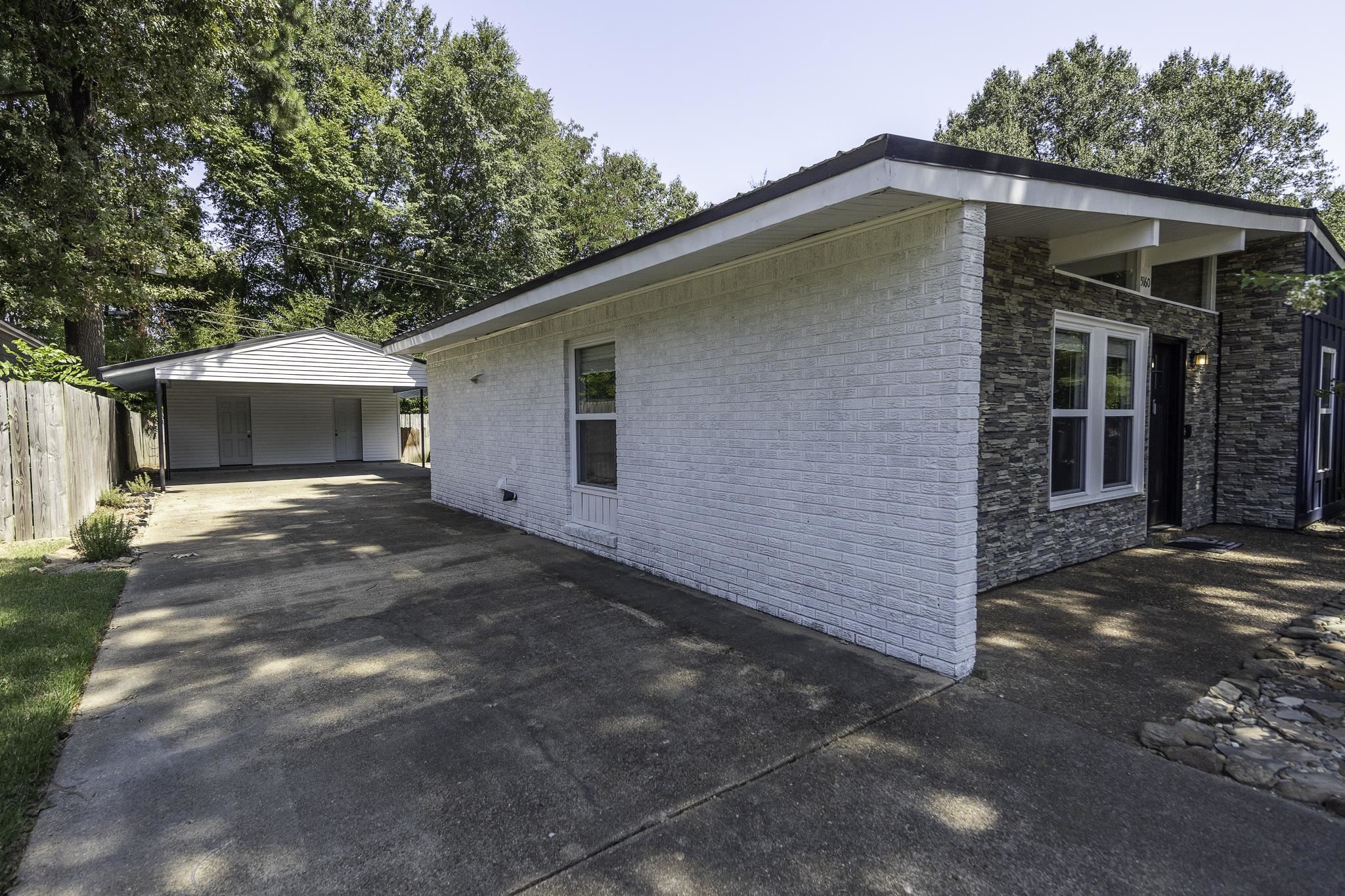 5160 Warfield Dr Property Photo 5