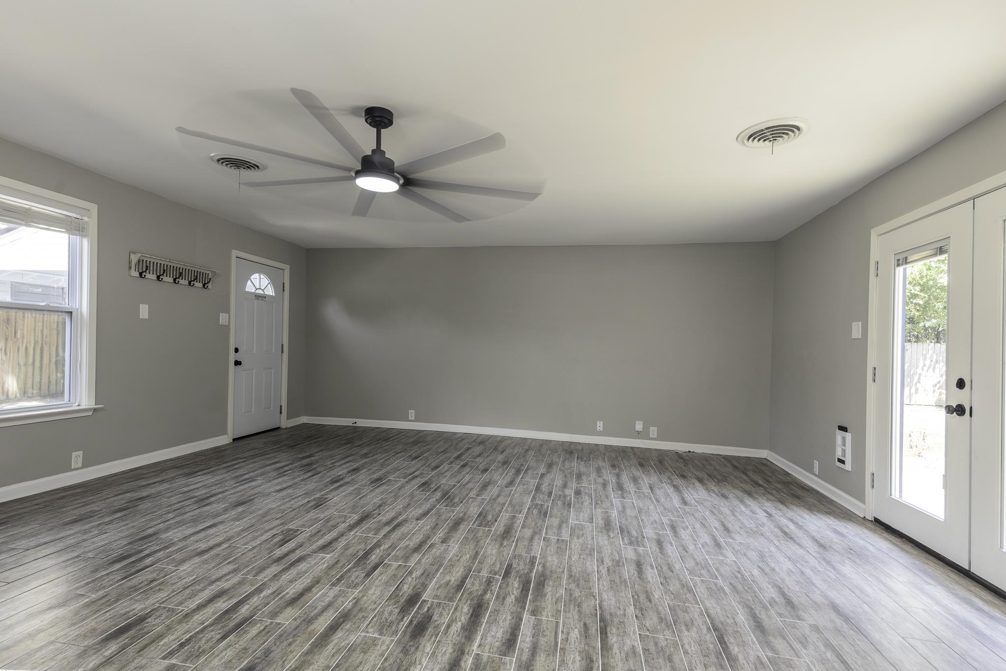 5160 Warfield Dr Property Photo 16