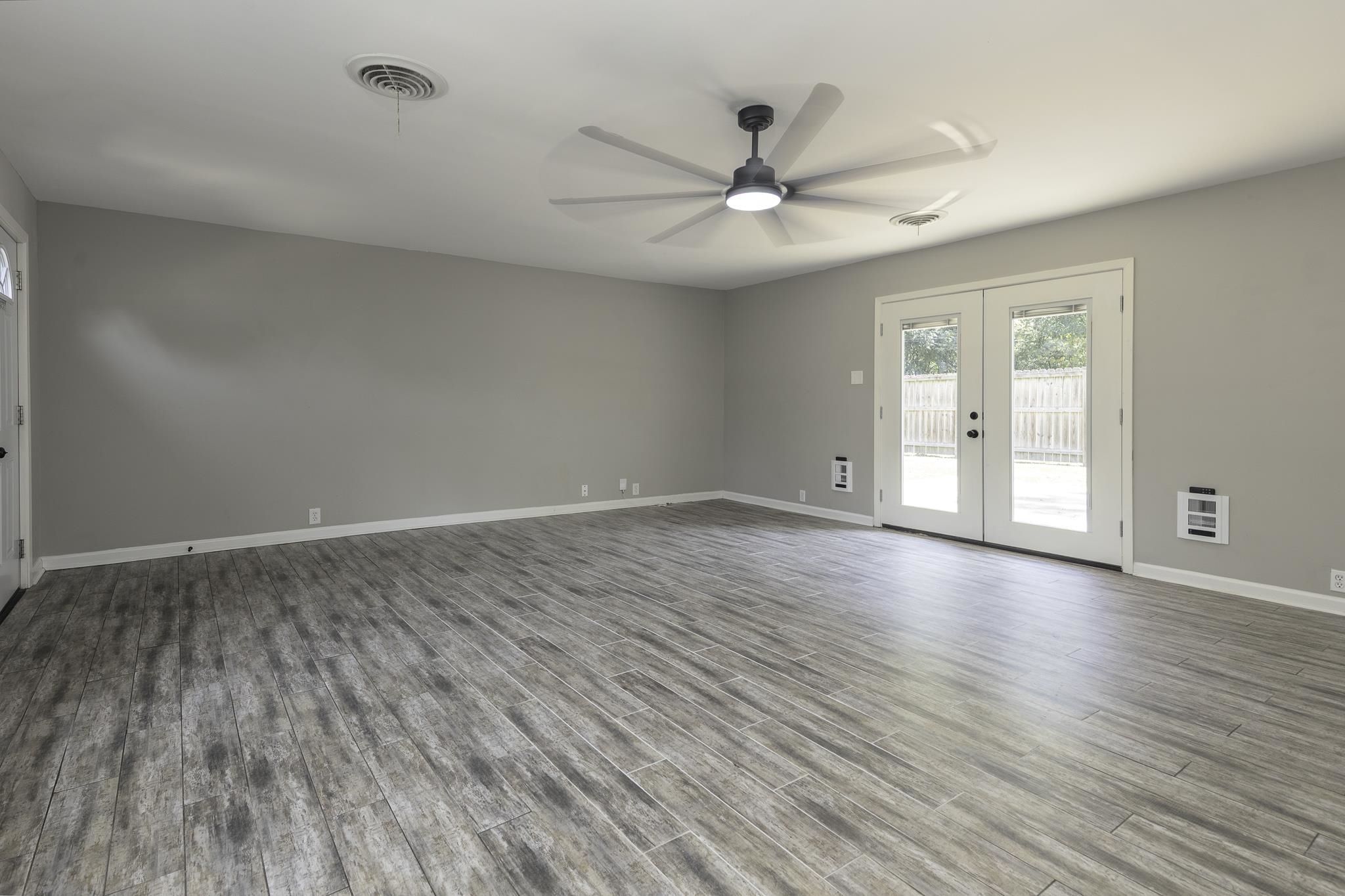 5160 Warfield Dr Property Photo 17