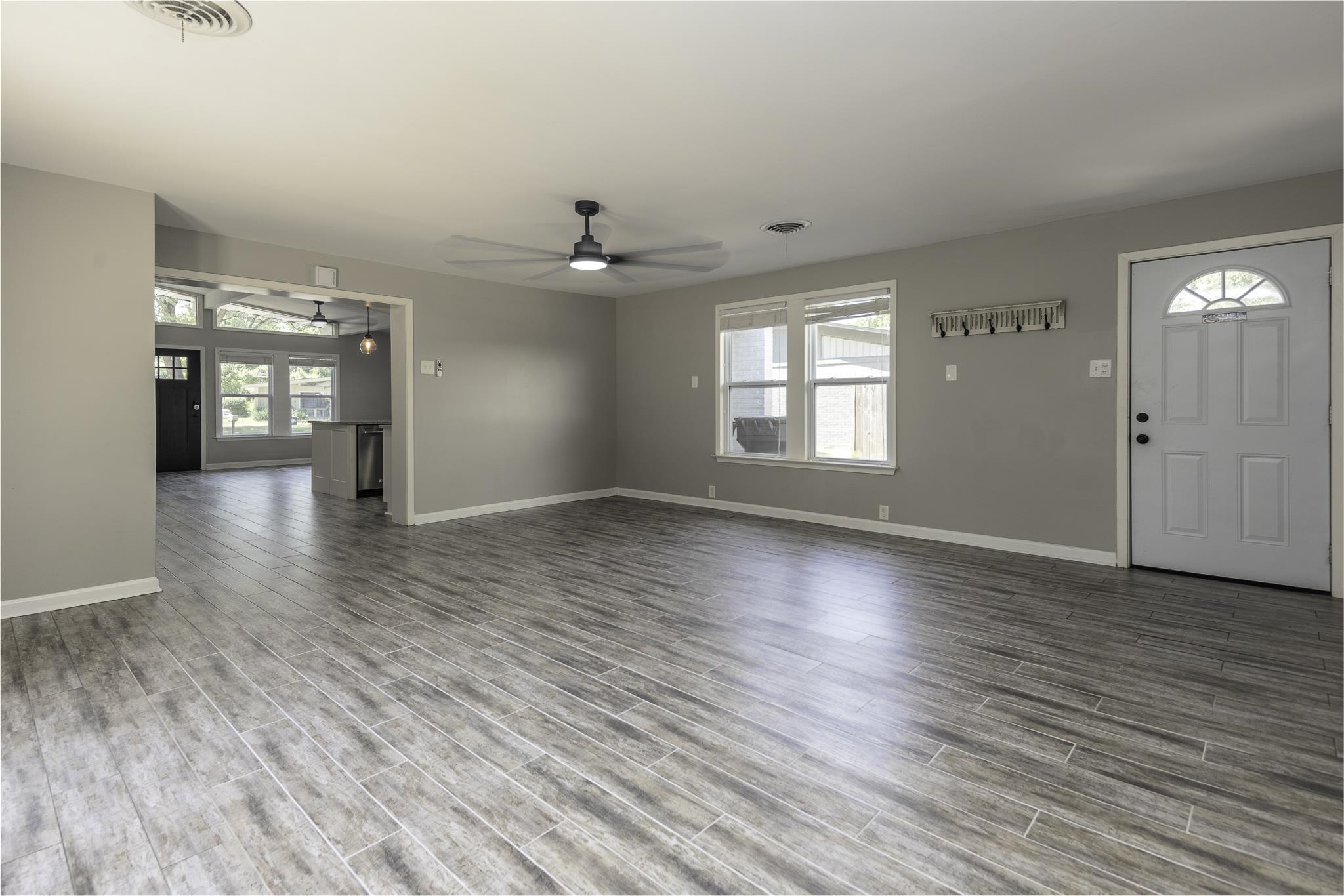 5160 Warfield Dr Property Photo 18