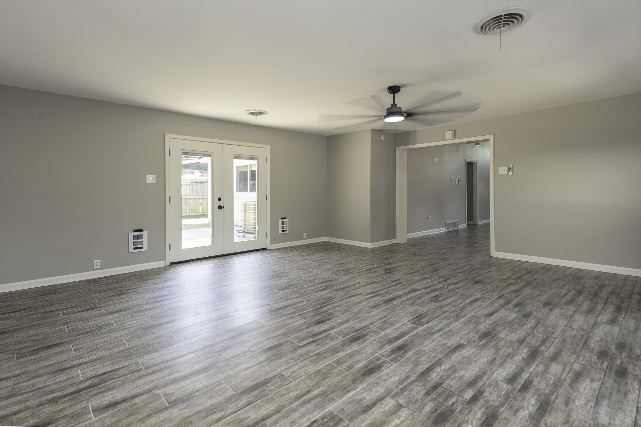 5160 Warfield Dr Property Photo 19
