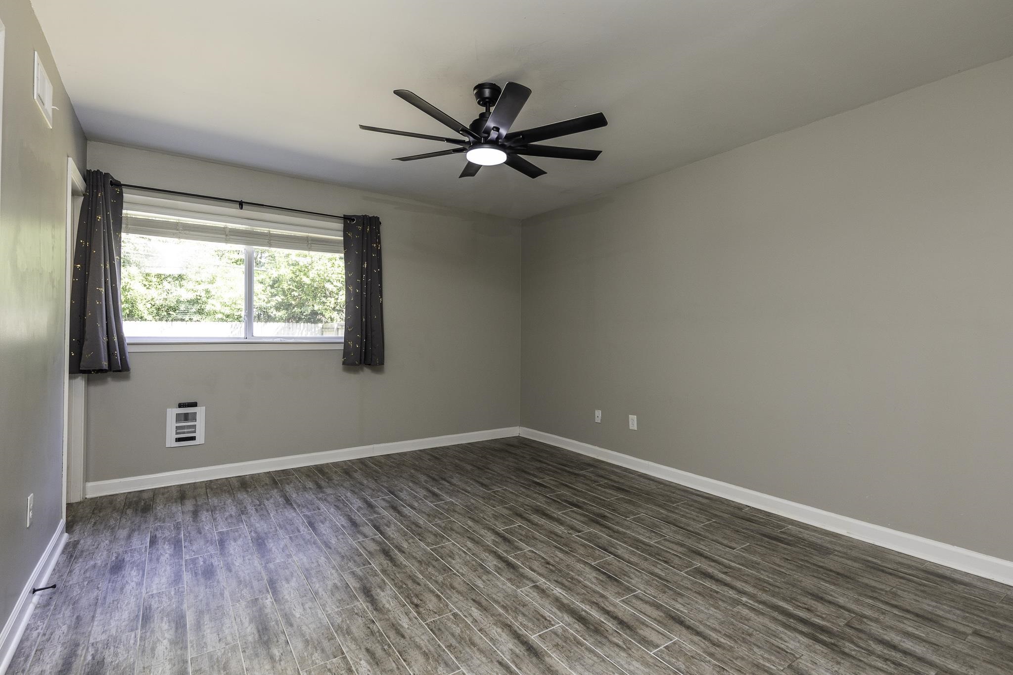 5160 Warfield Dr Property Photo 20