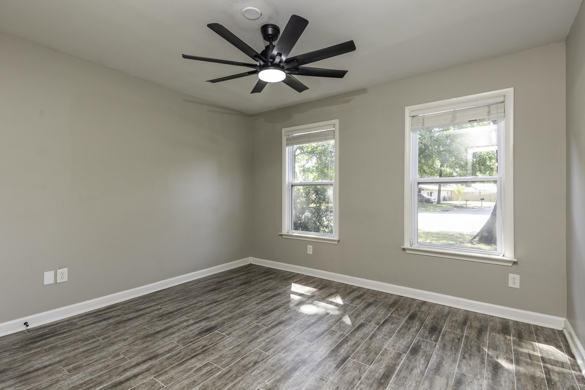 5160 Warfield Dr Property Photo 23