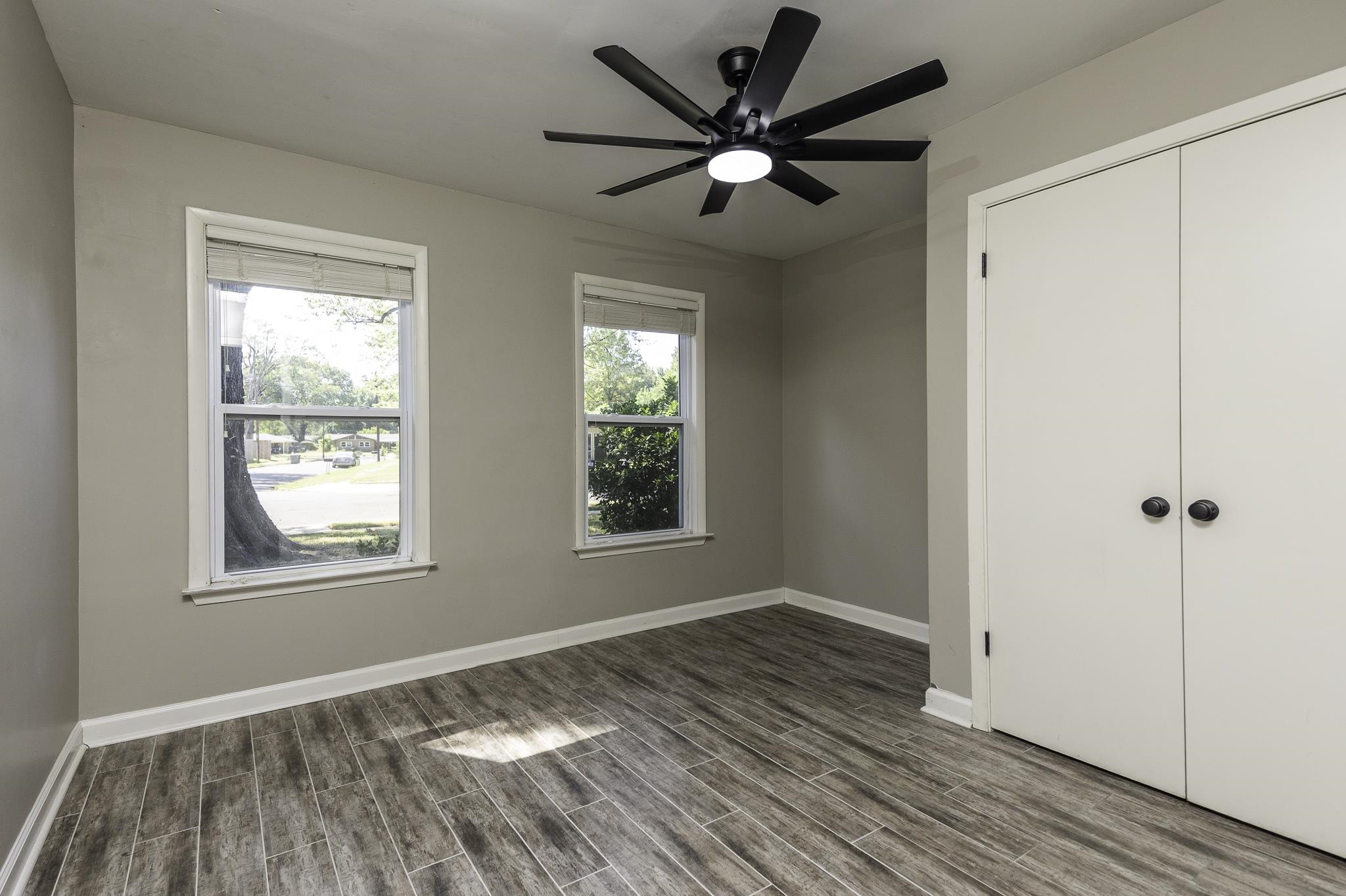 5160 Warfield Dr Property Photo 24
