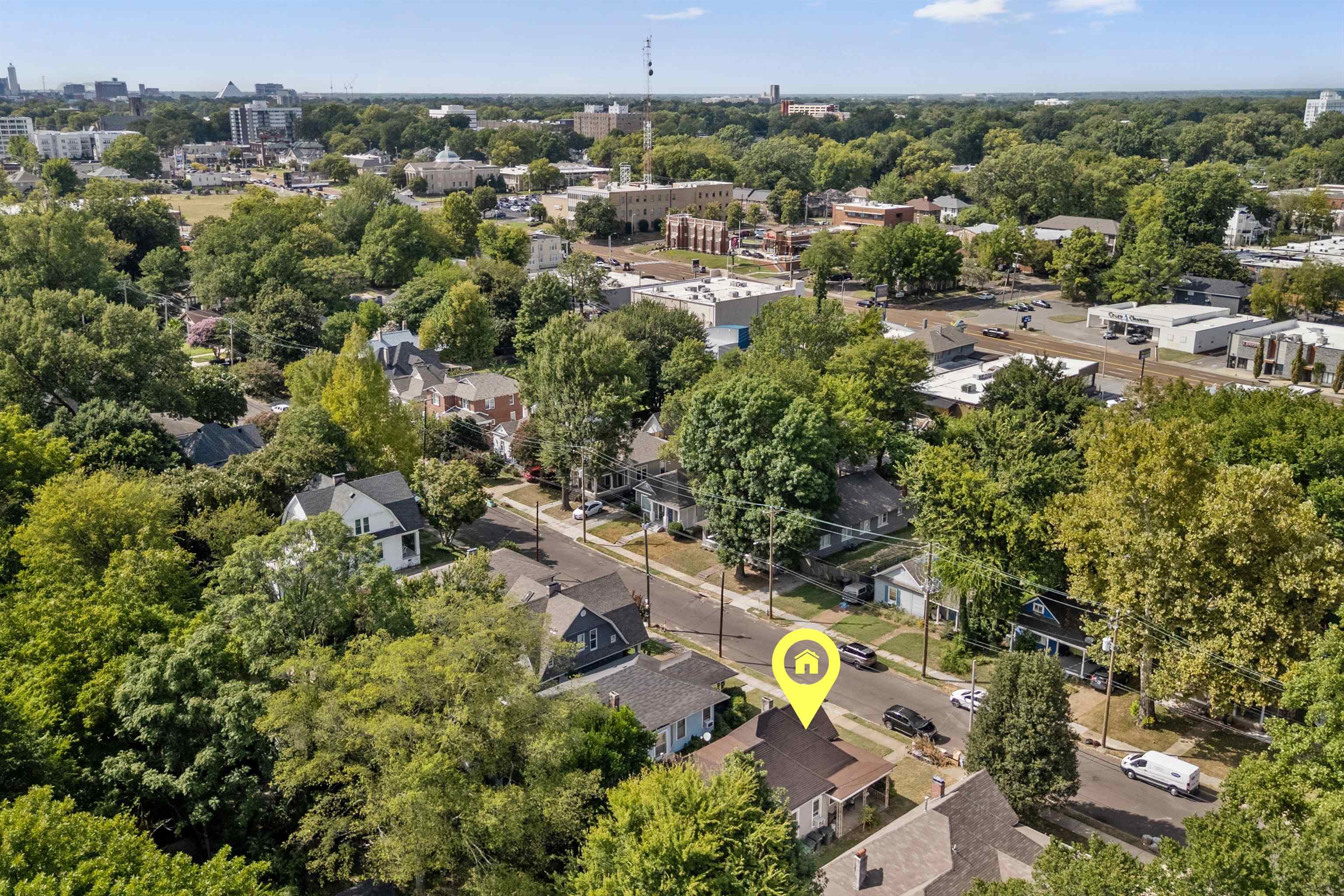 2053 Linden Ave Property Photo 2