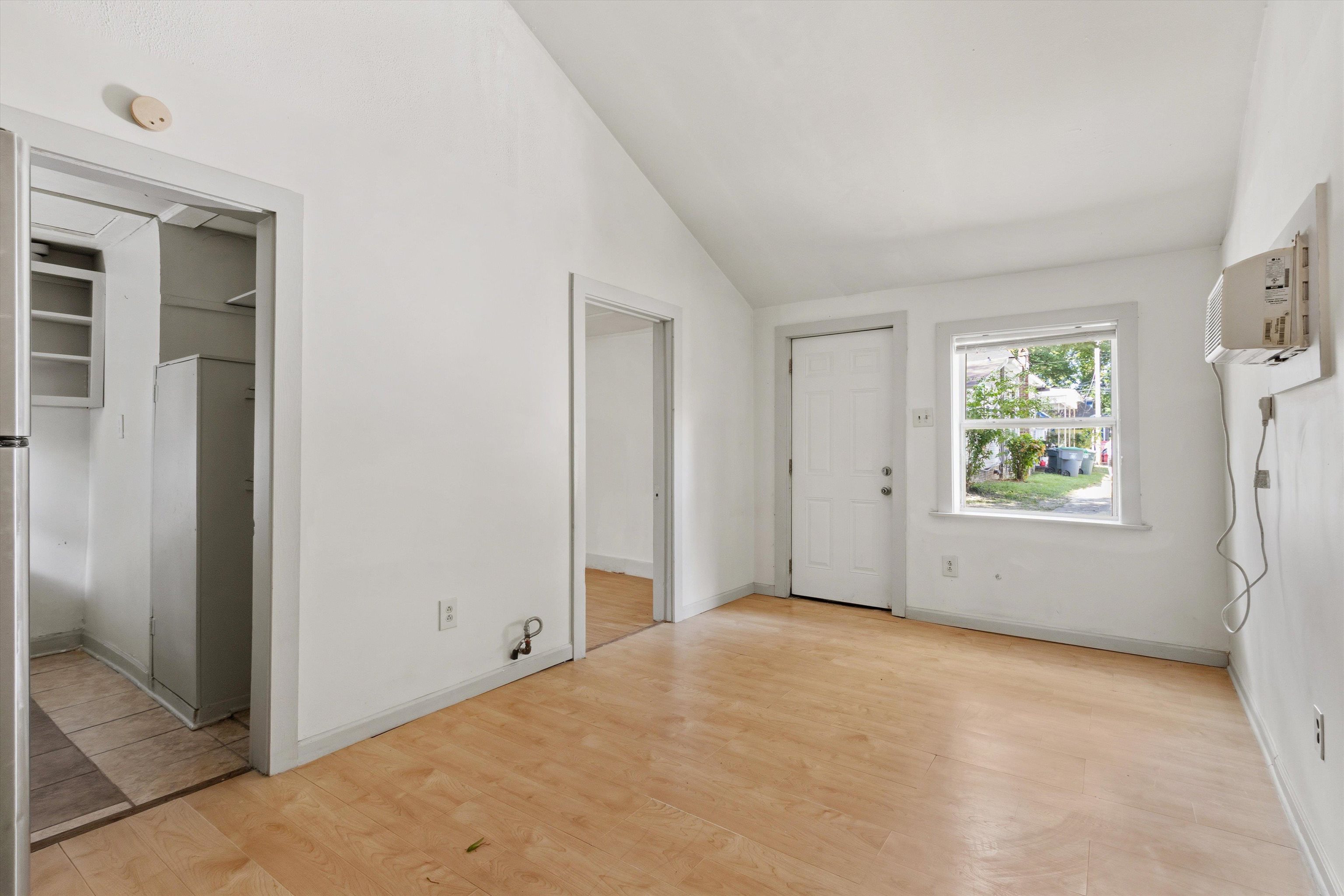 2053 Linden Ave Property Photo 12
