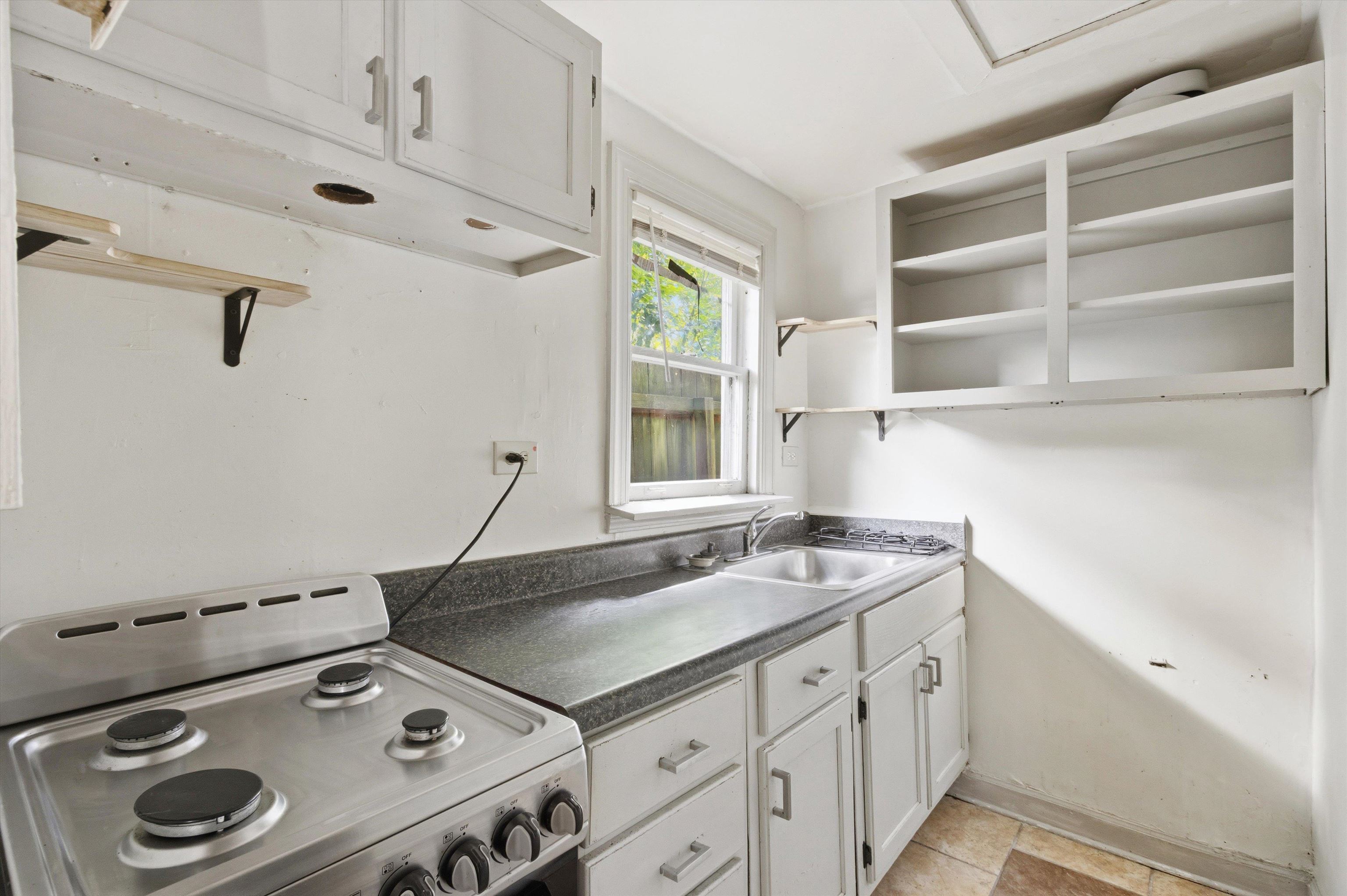 2053 Linden Ave Property Photo 15