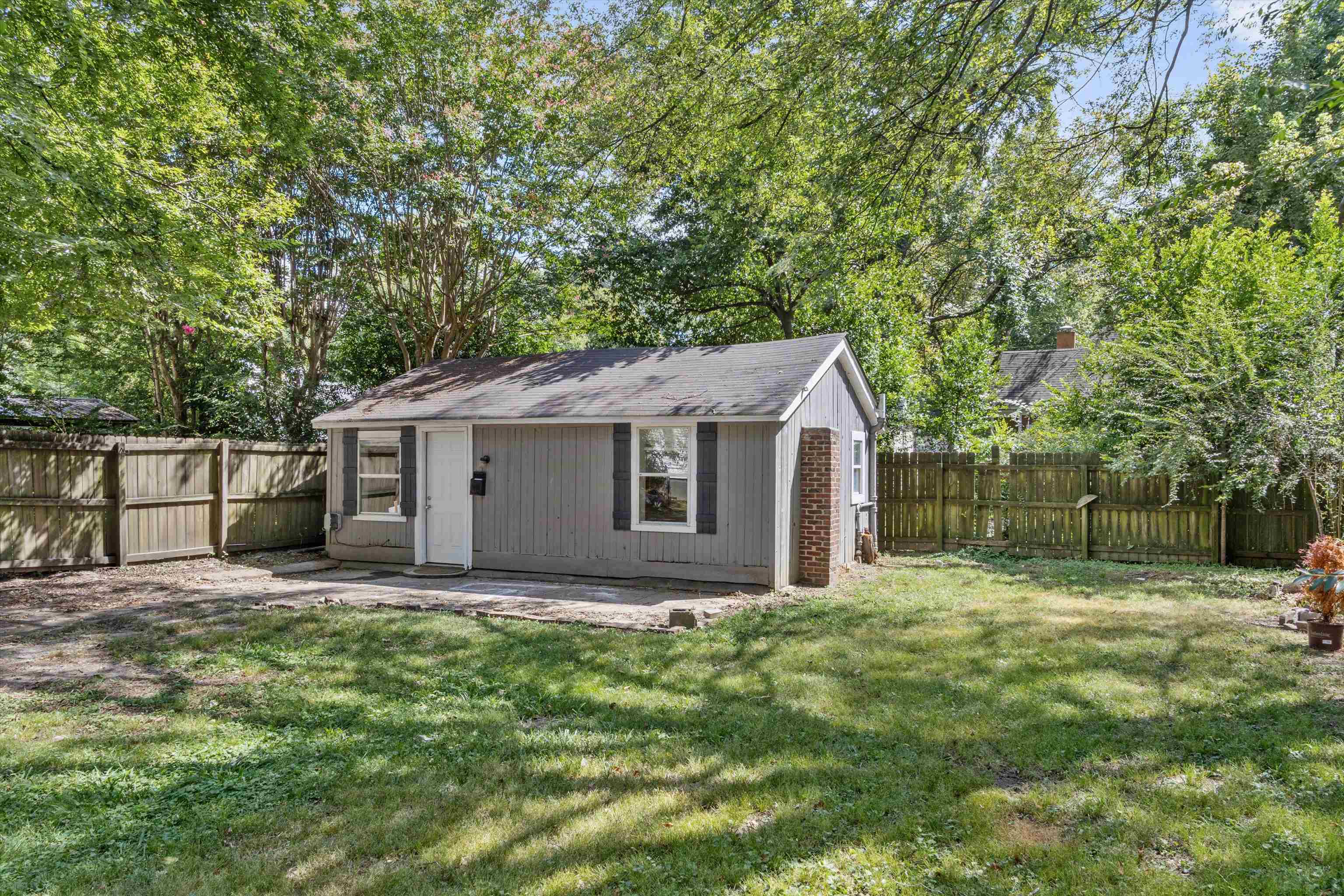 2053 Linden Ave Property Photo 17