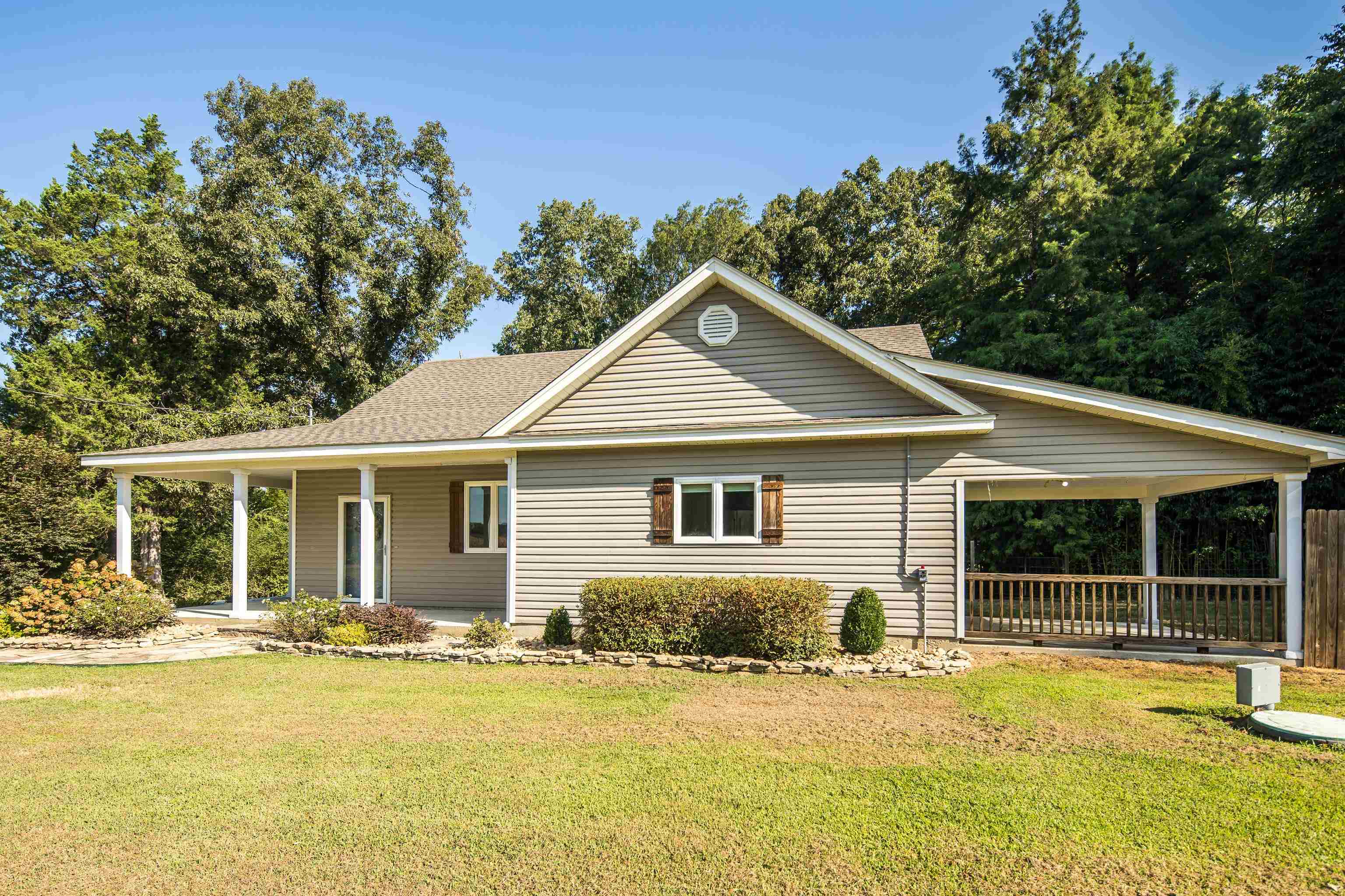 2350 Feathers Chapel Dr Property Photo 6