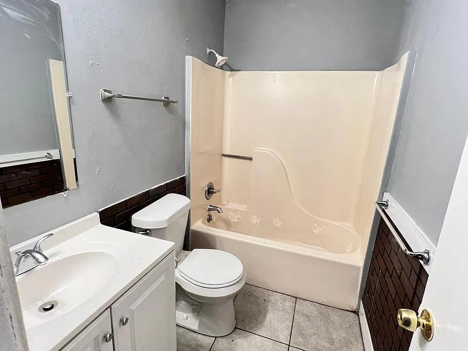 310 Gannts St A Property Photo 5