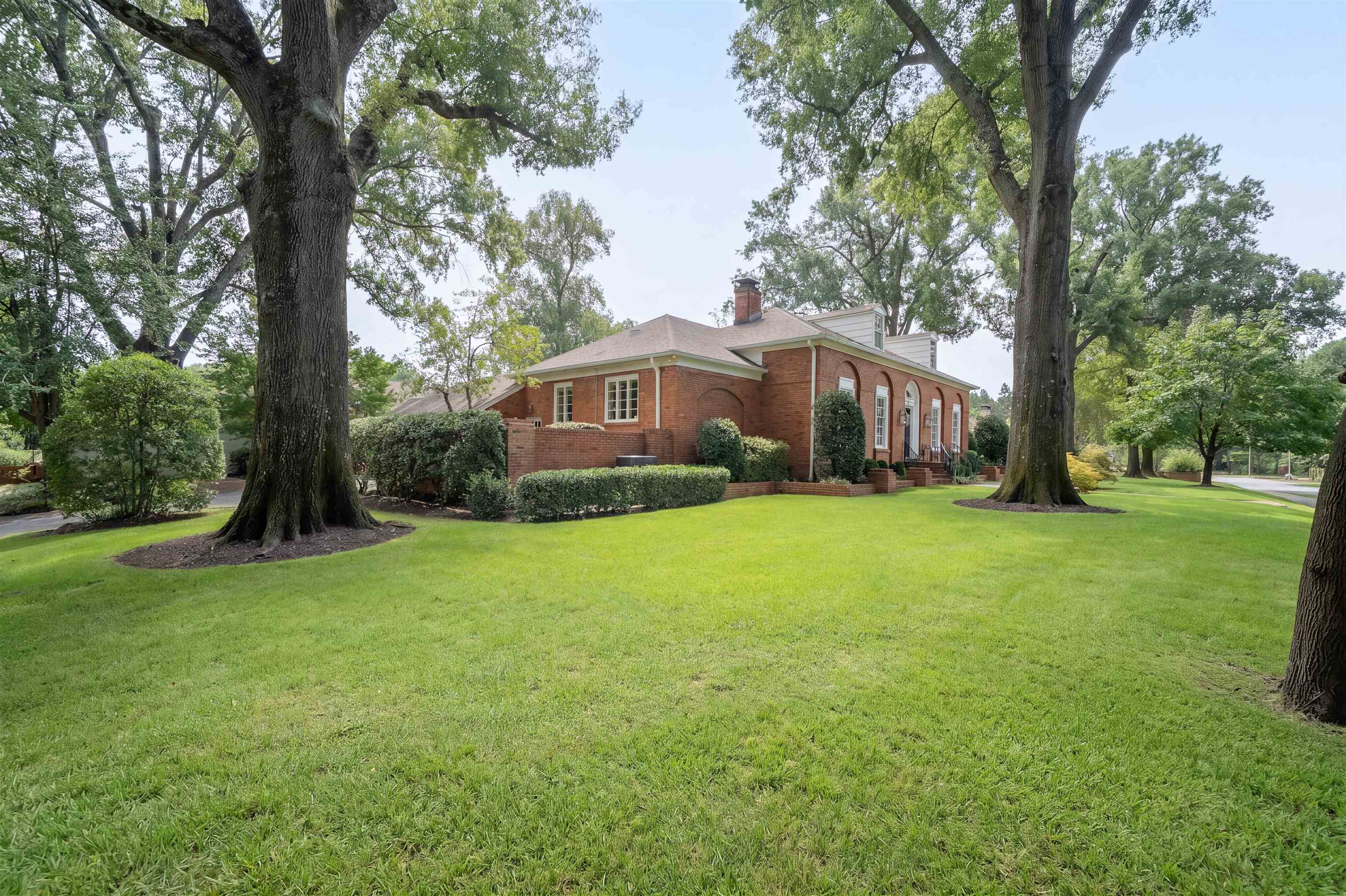 42 Wood Grove Dr Property Photo 2