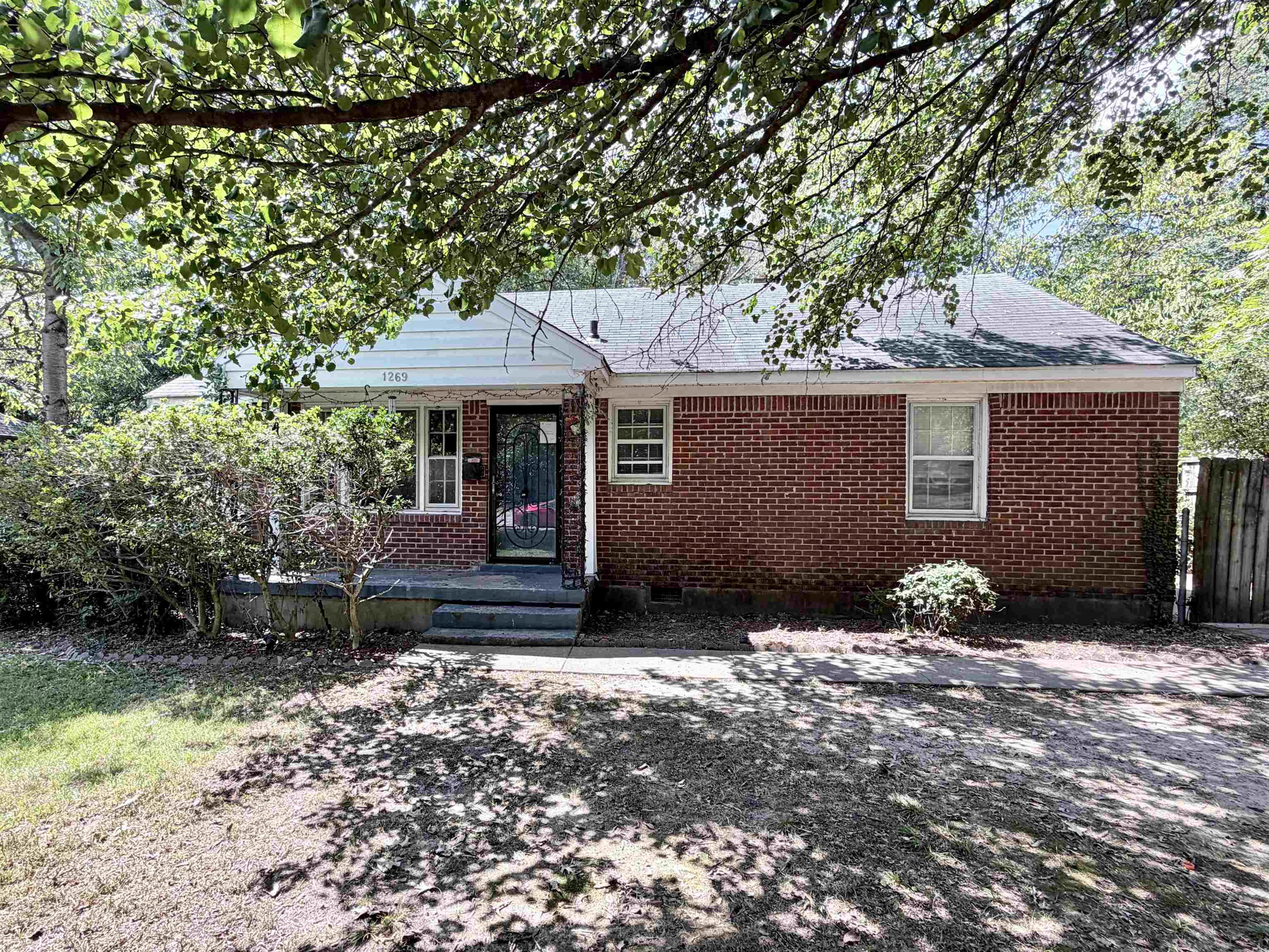1269 Colonial Rd Property Photo 2