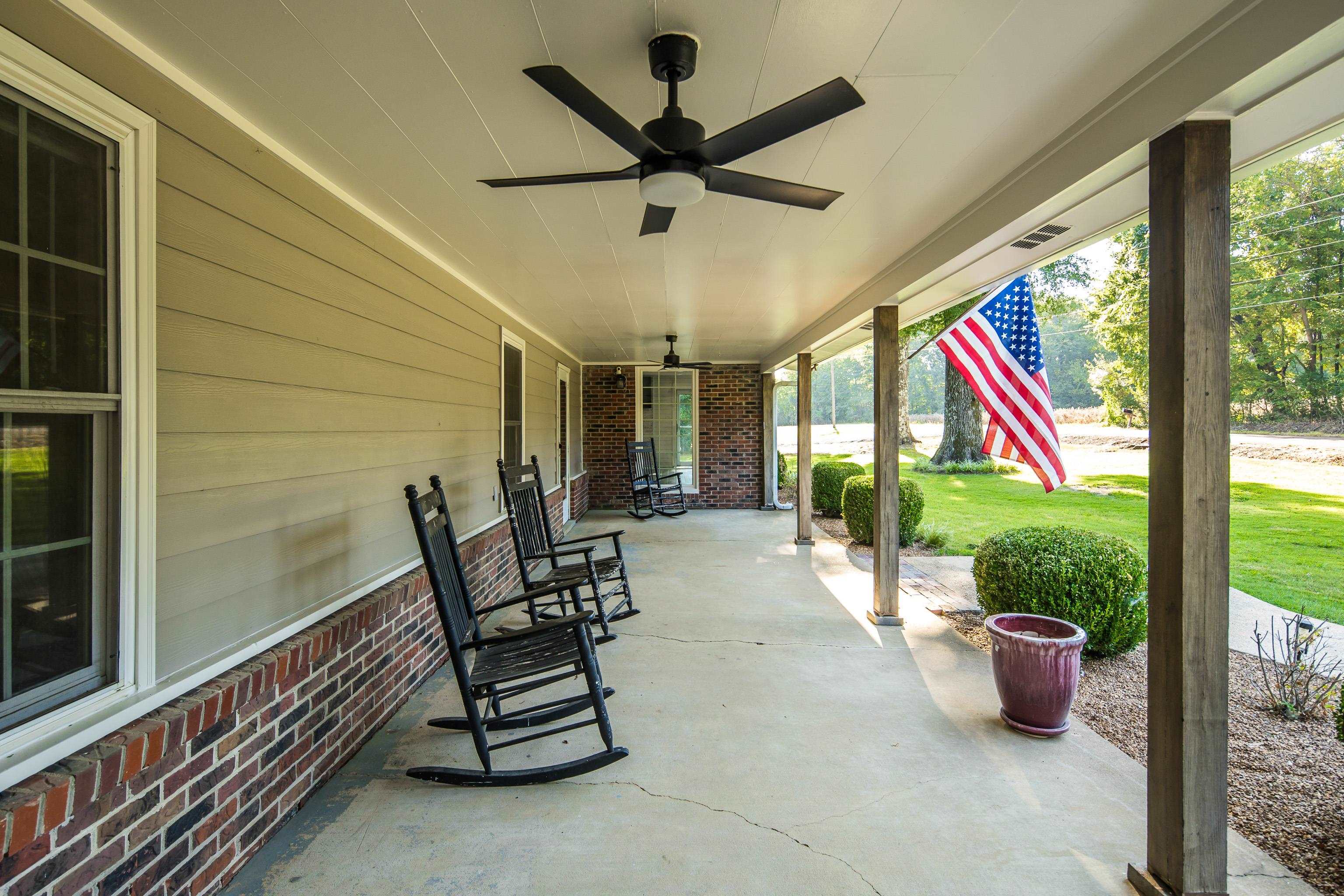 2360 Feathers Chapel Dr Property Photo 5