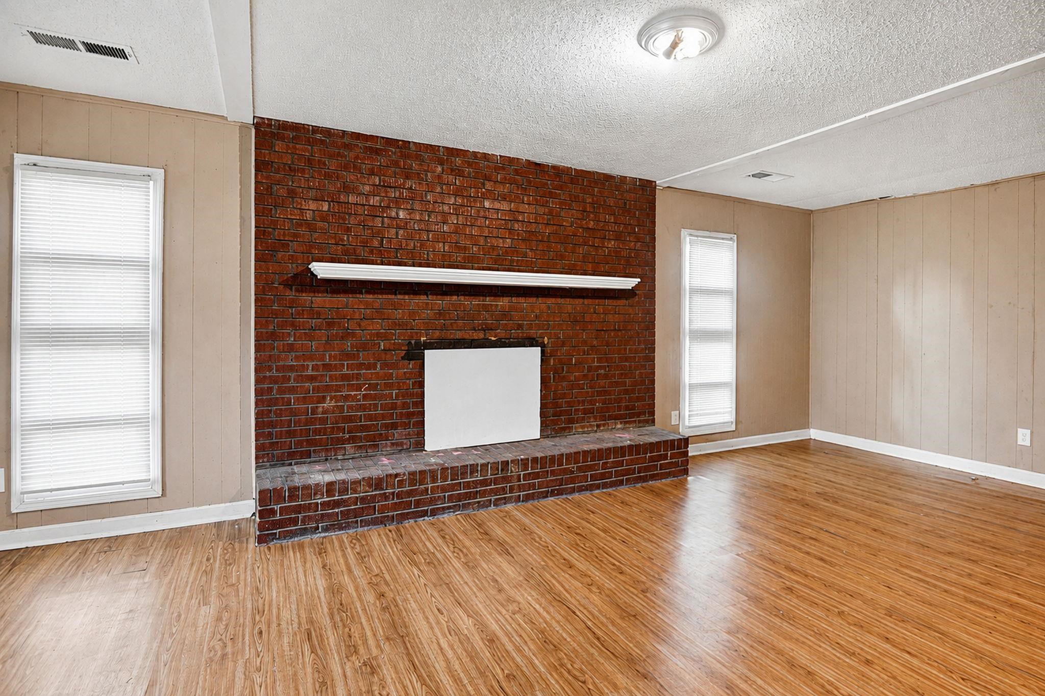 727 Bonwood Ave Property Photo 9