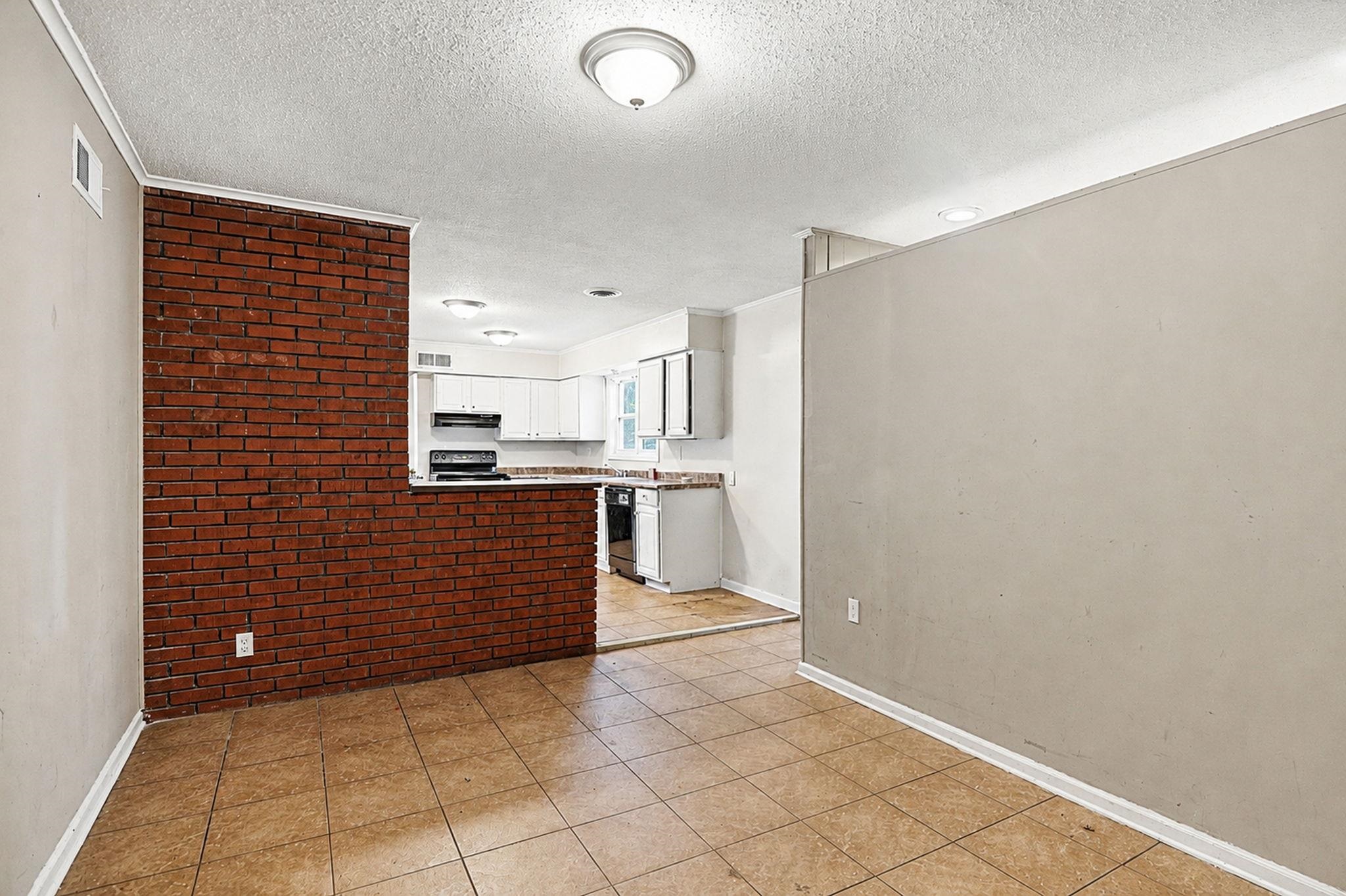 727 Bonwood Ave Property Photo 12