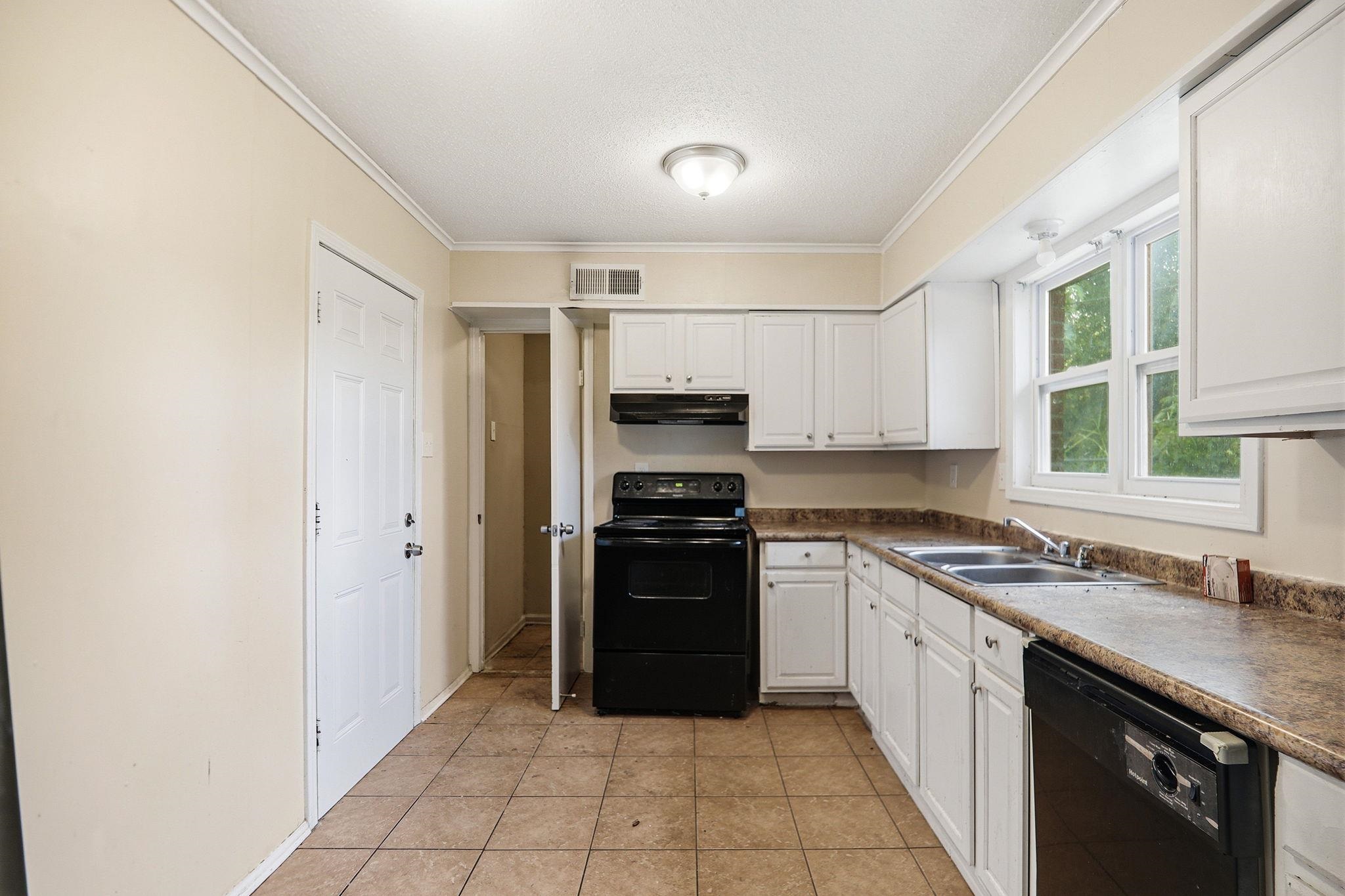 727 Bonwood Ave Property Photo 14