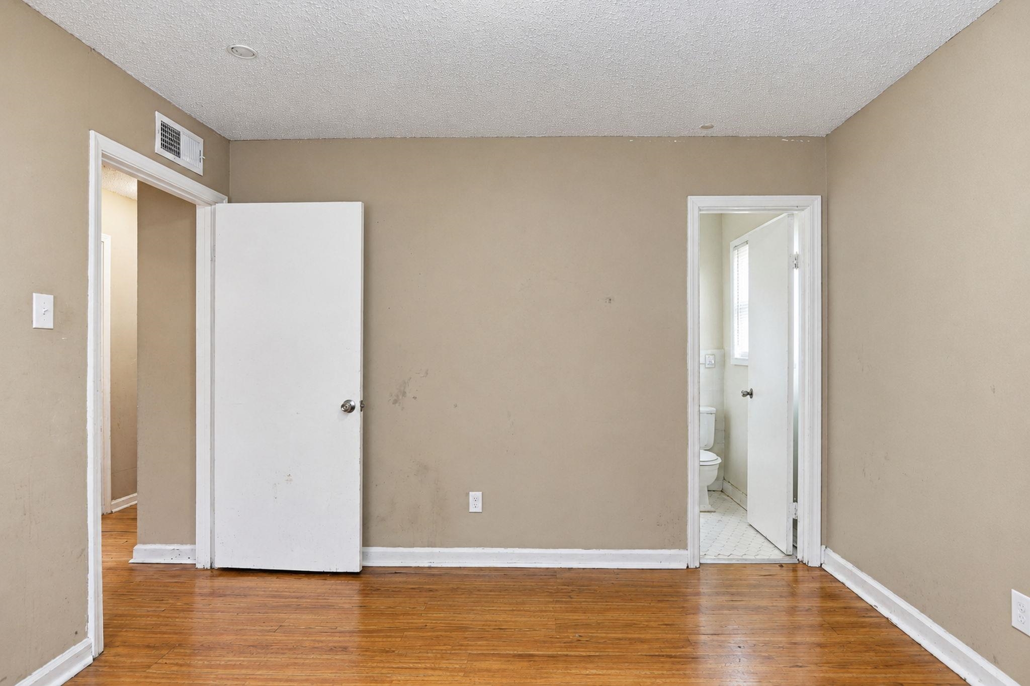 727 Bonwood Ave Property Photo 18