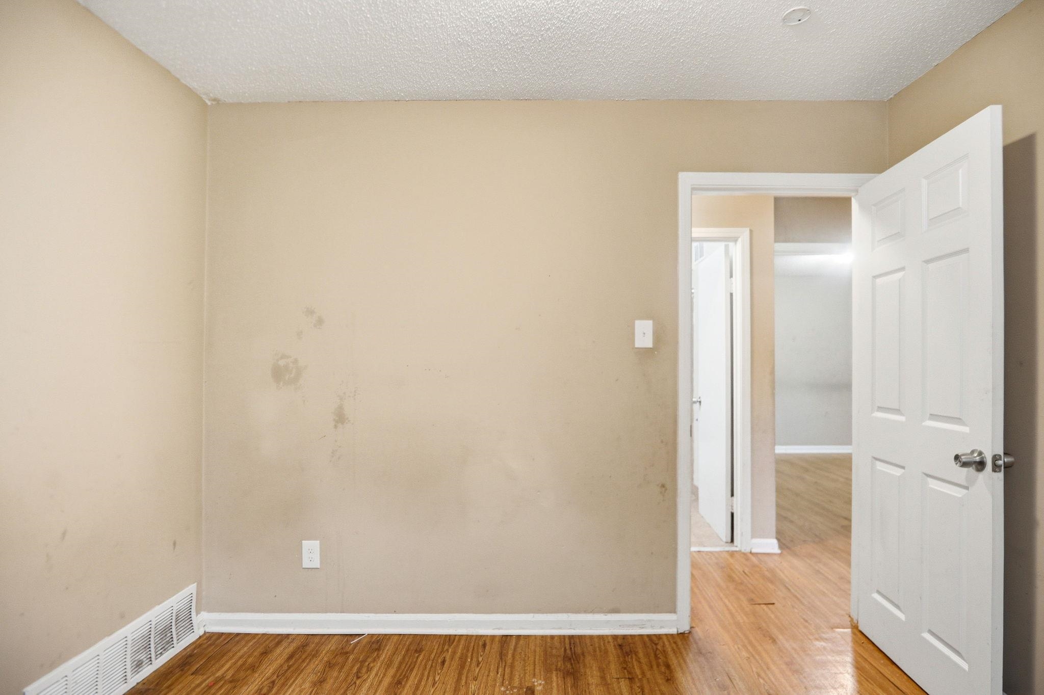727 Bonwood Ave Property Photo 24