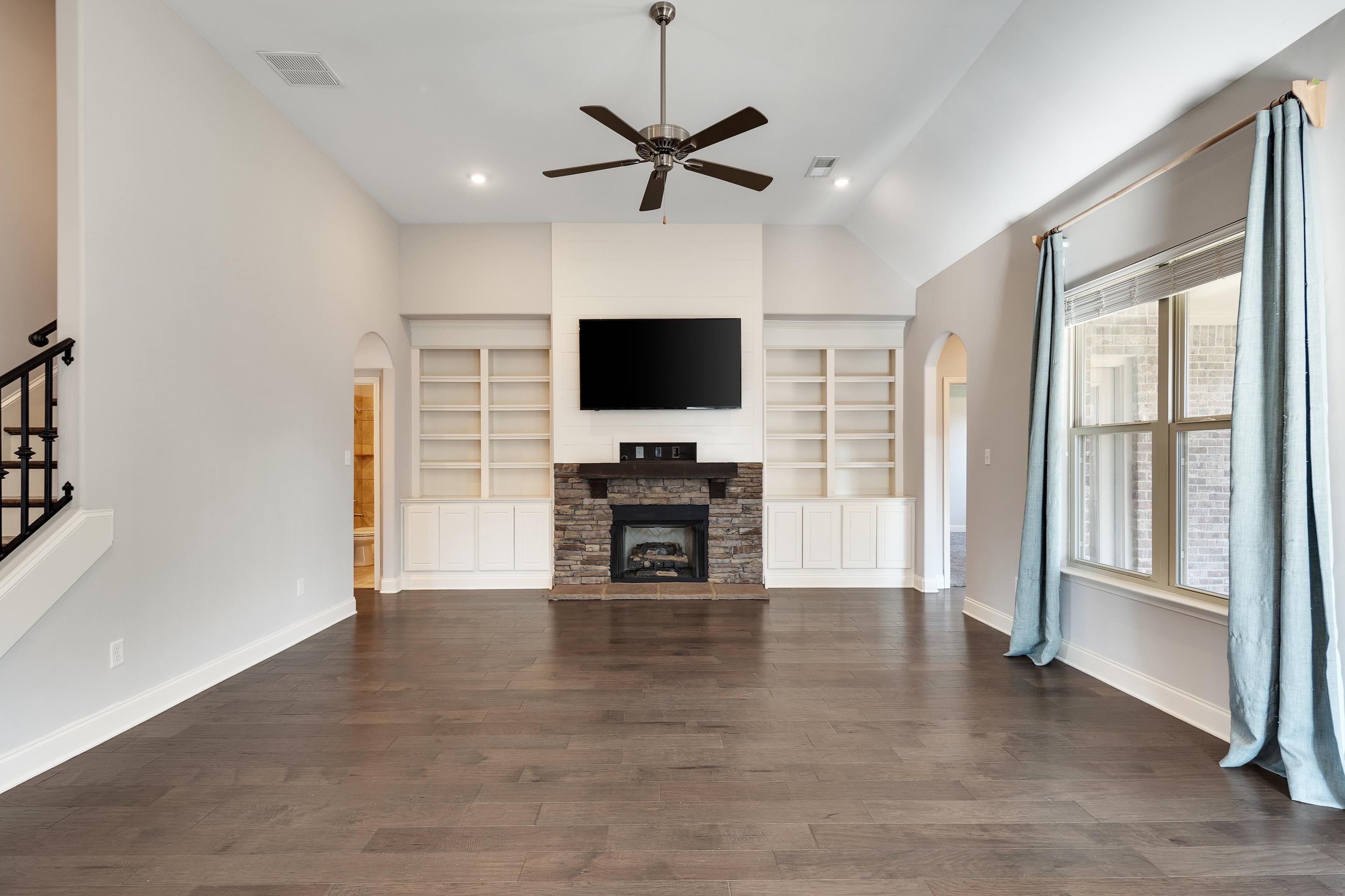 8472 Butterfly View Ln Property Photo 8