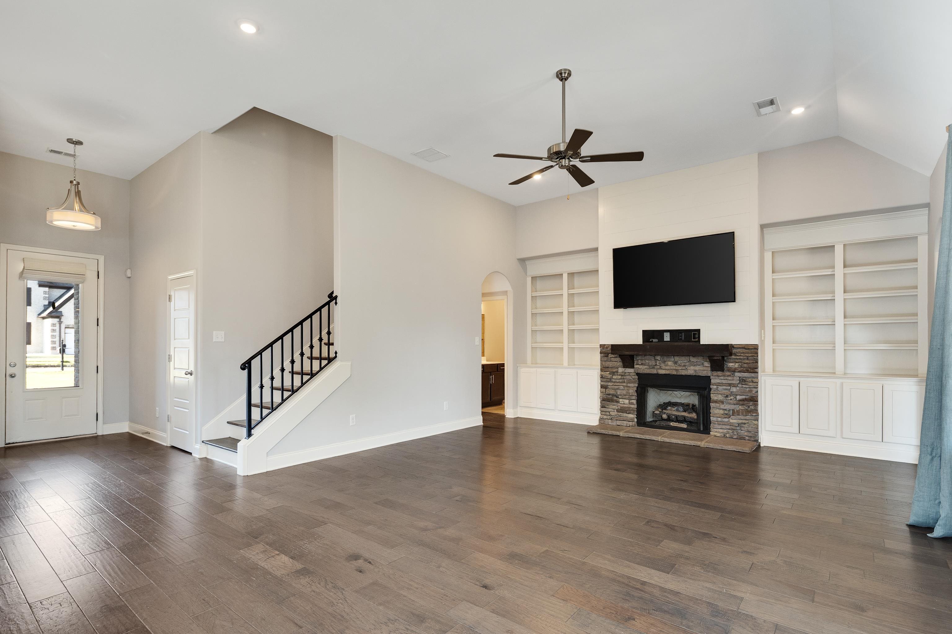 8472 Butterfly View Ln Property Photo 9