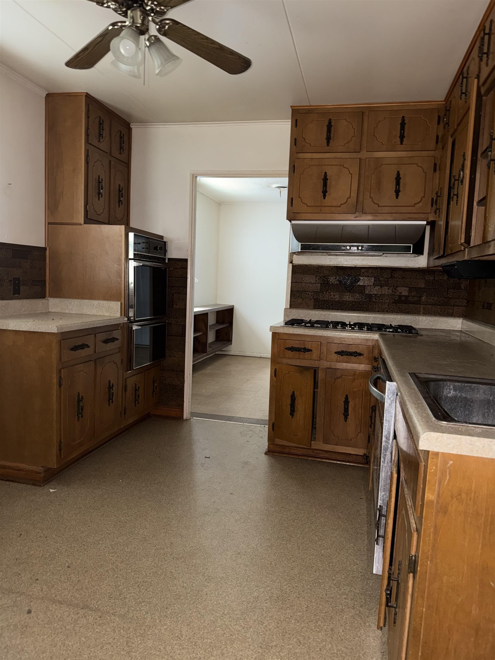 7763 Sherman Rd Property Photo 3