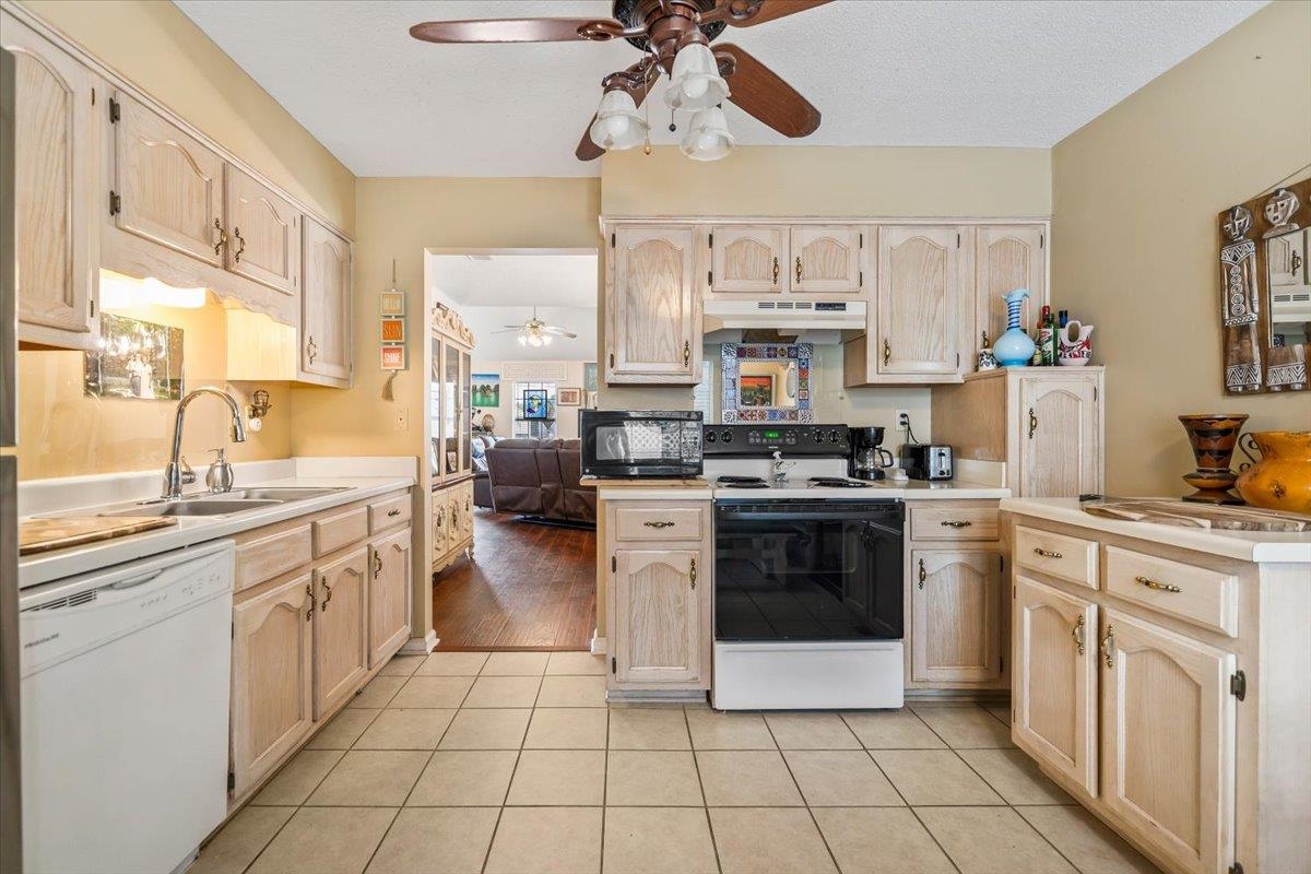 1691 Dexter Ln Property Photo 17