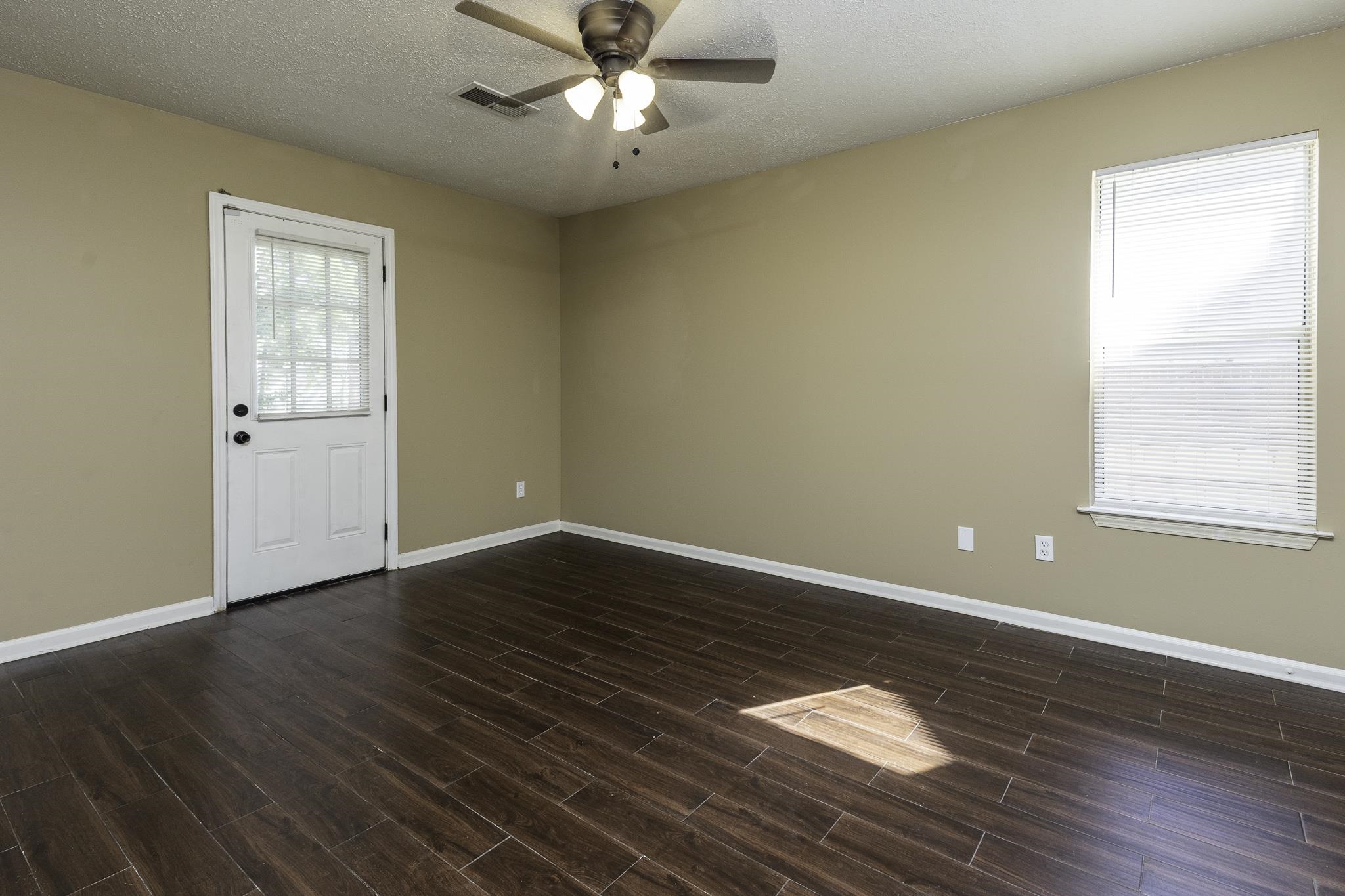 1554 Joy Blvd Property Photo 8