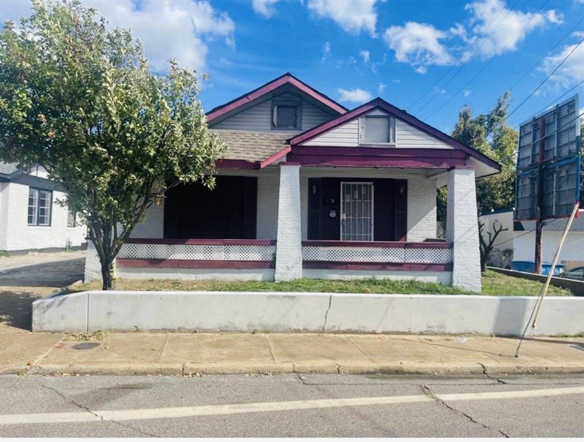 578 N Hollywood St Property Photo 1