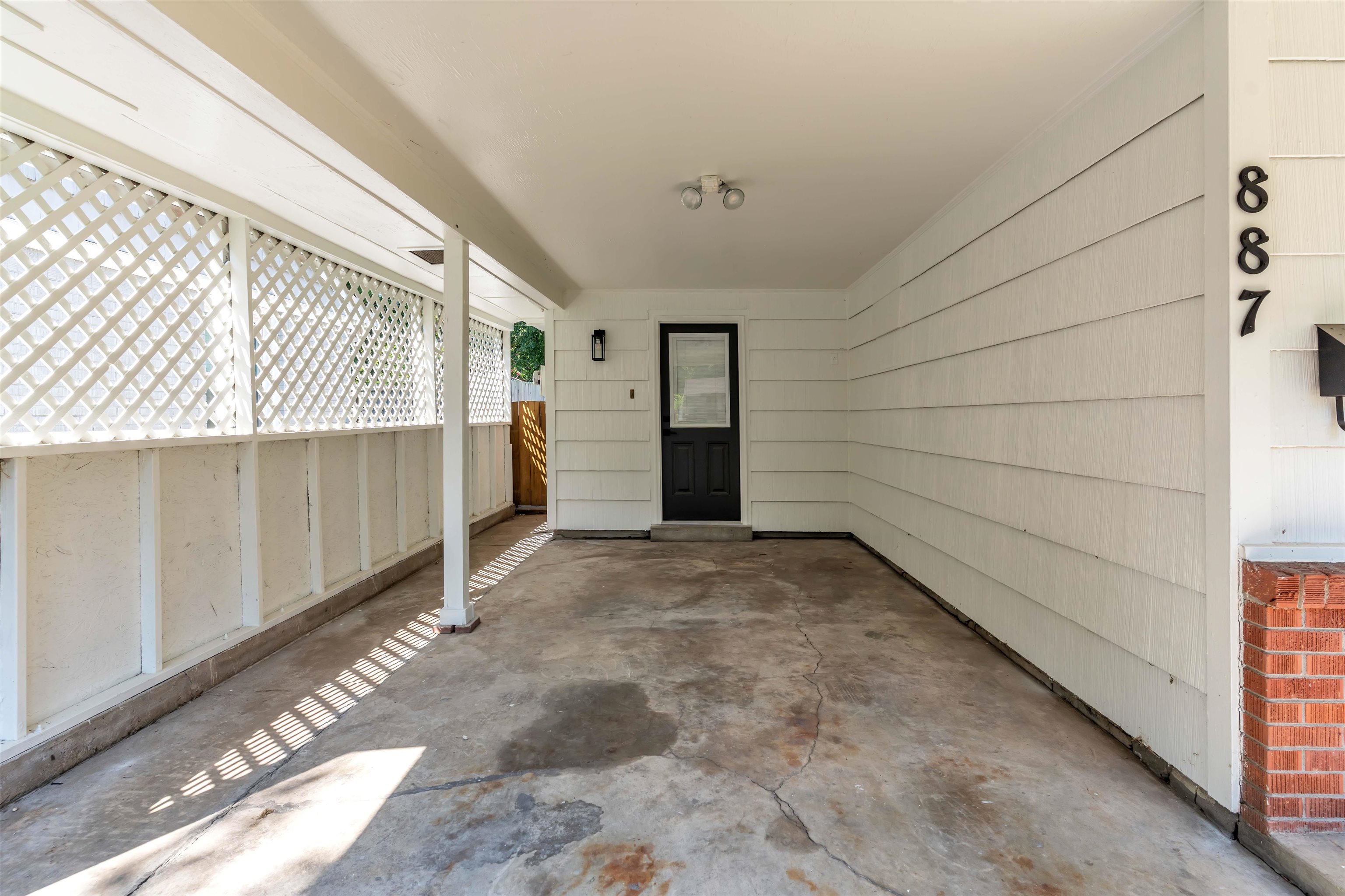 887 Sumter St Property Photo 4