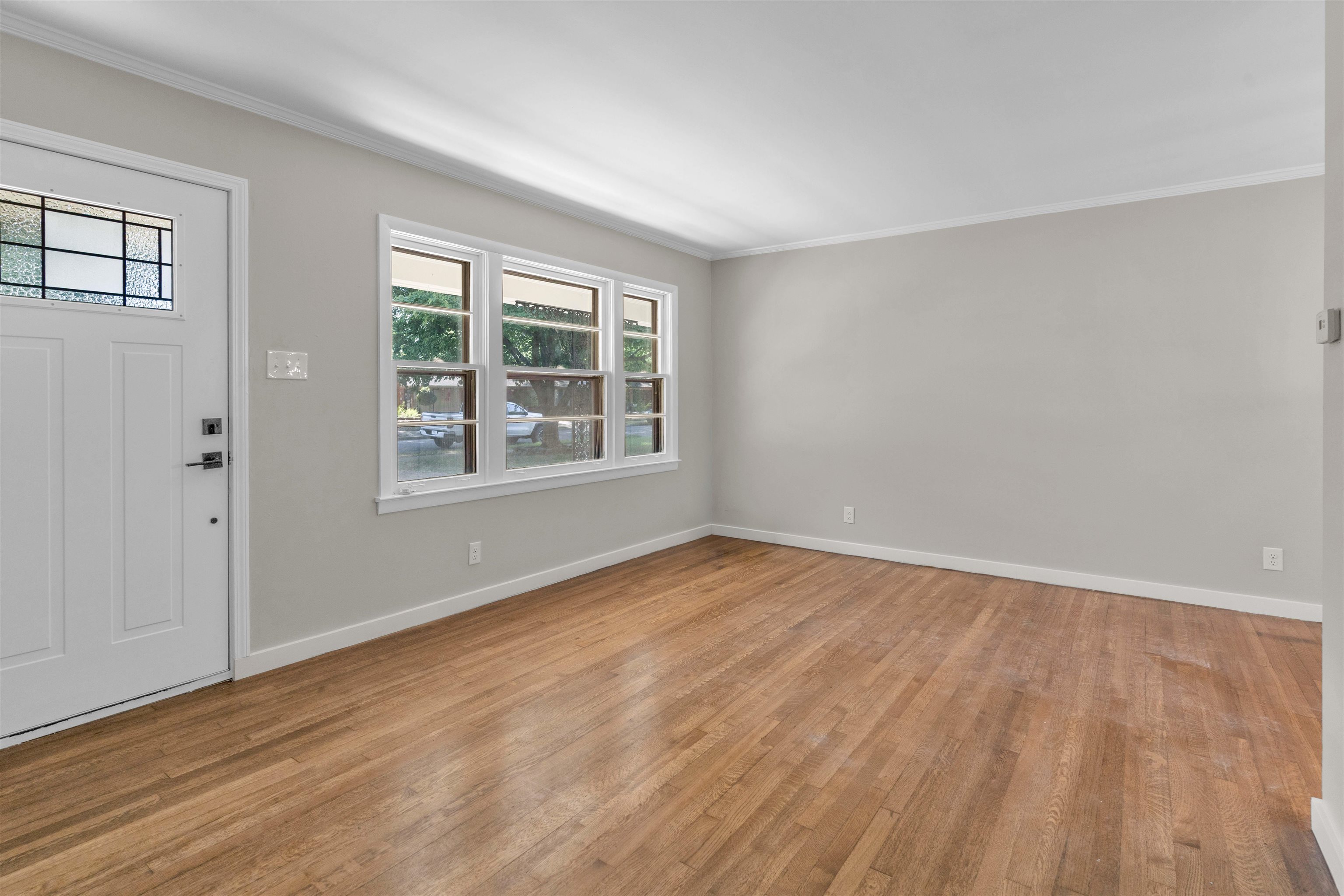 887 Sumter St Property Photo 6