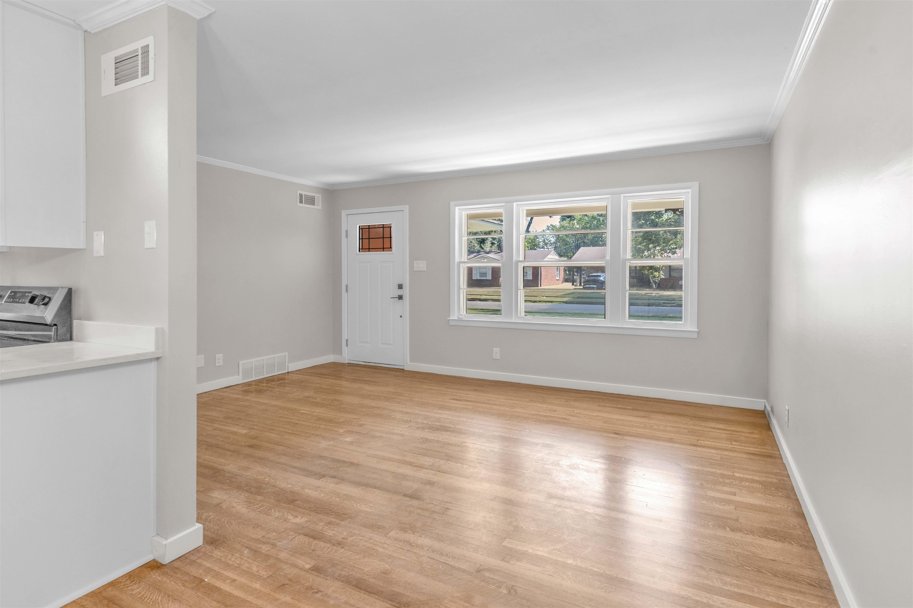 887 Sumter St Property Photo 7