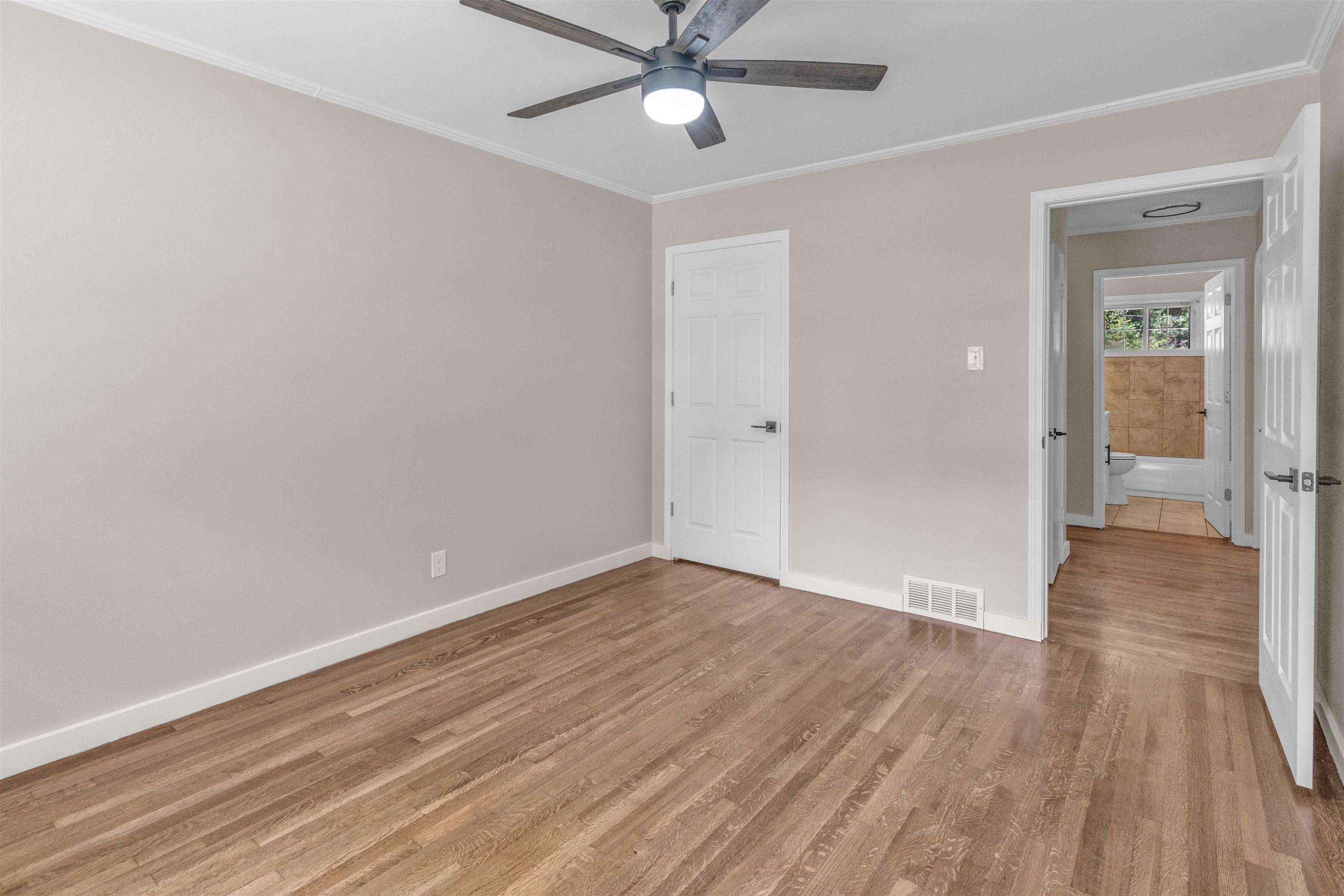 887 Sumter St Property Photo 16