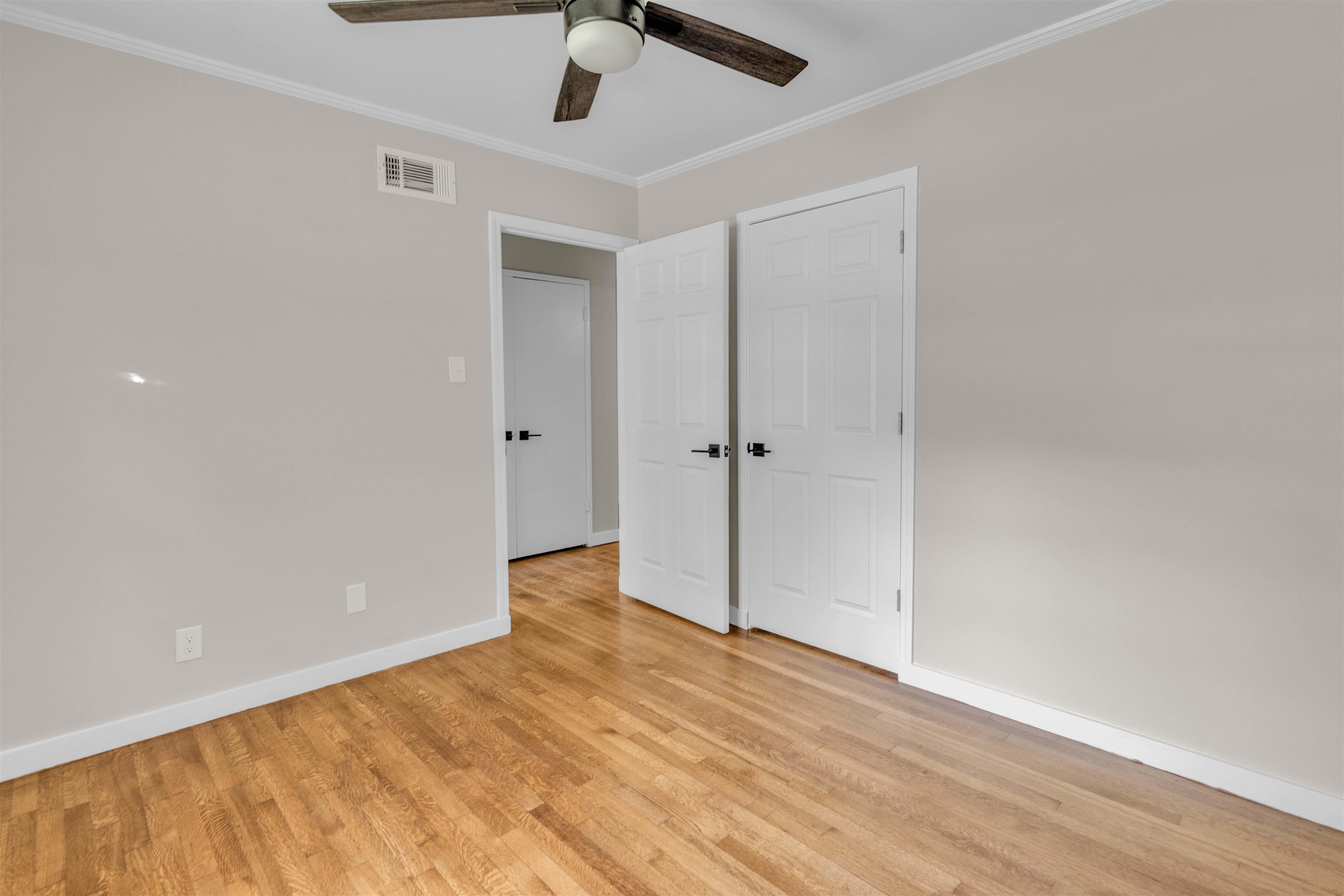 887 Sumter St Property Photo 17