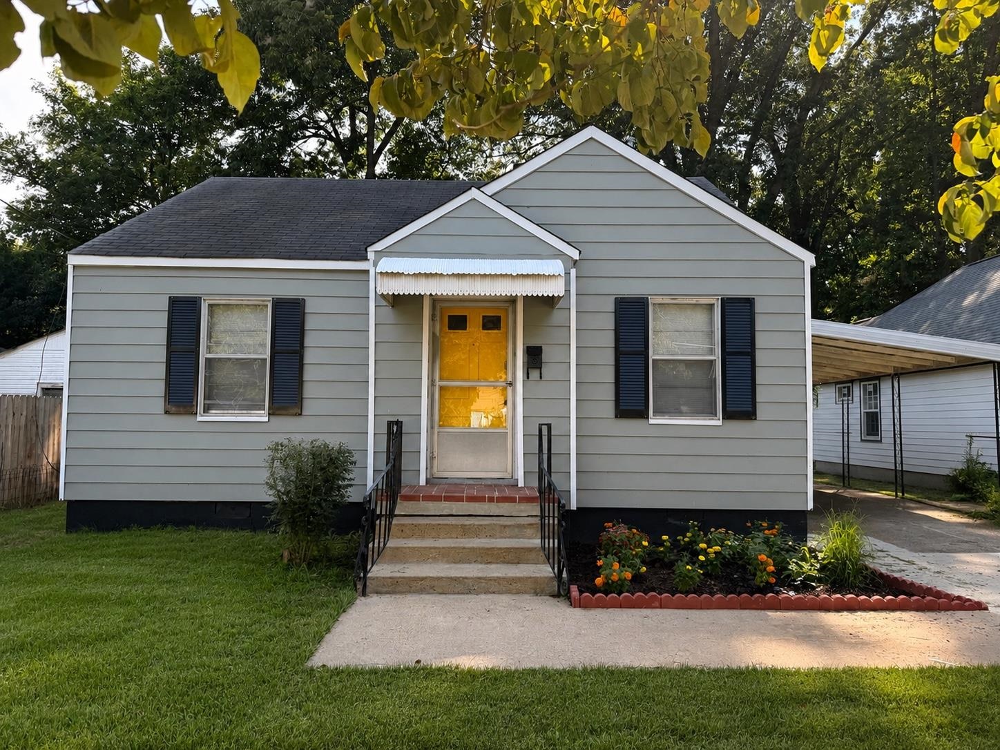3551 MAYFLOWER AVE Property Photo 1