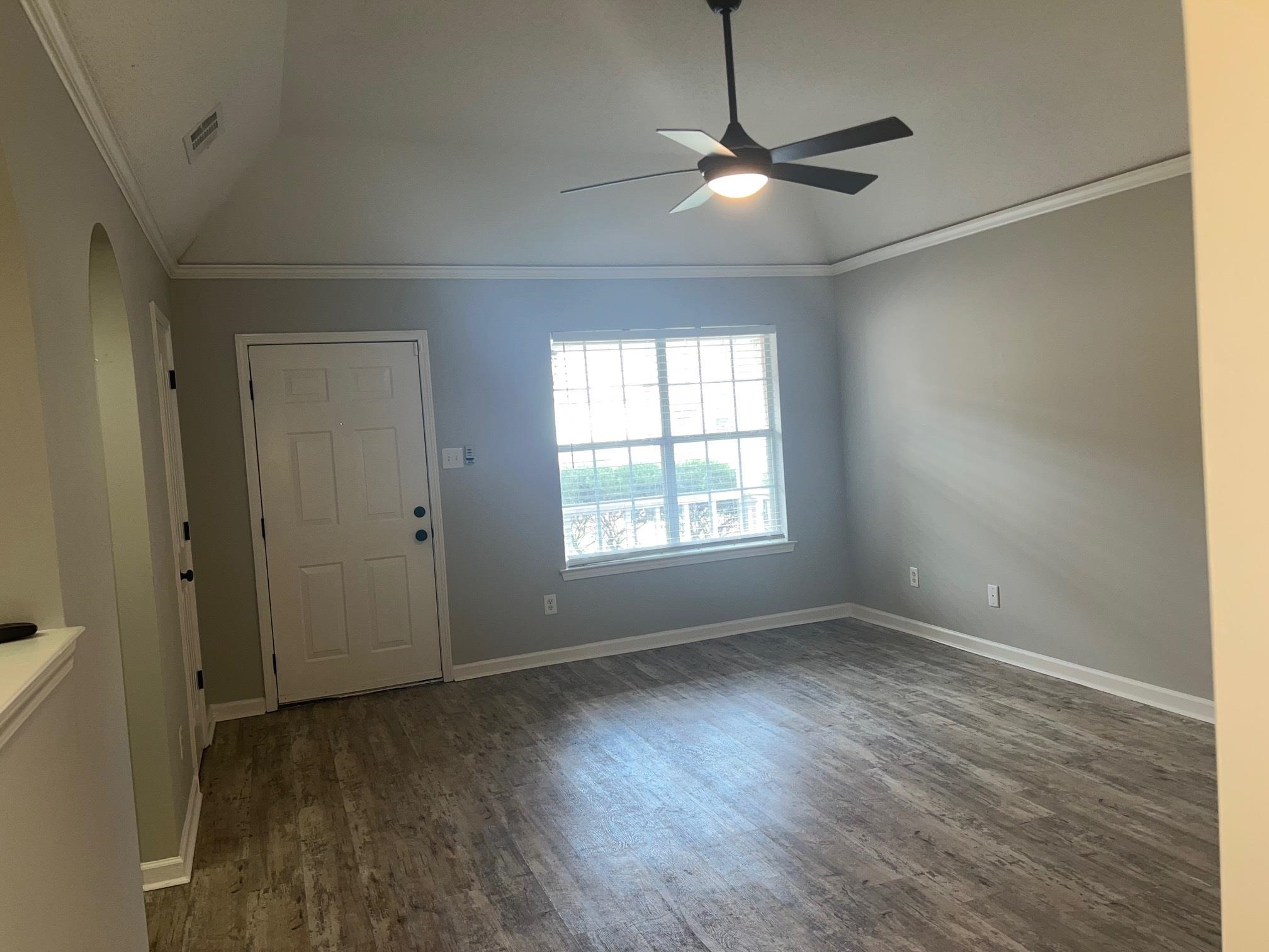 10139 Cross Valley Dr Property Photo 4