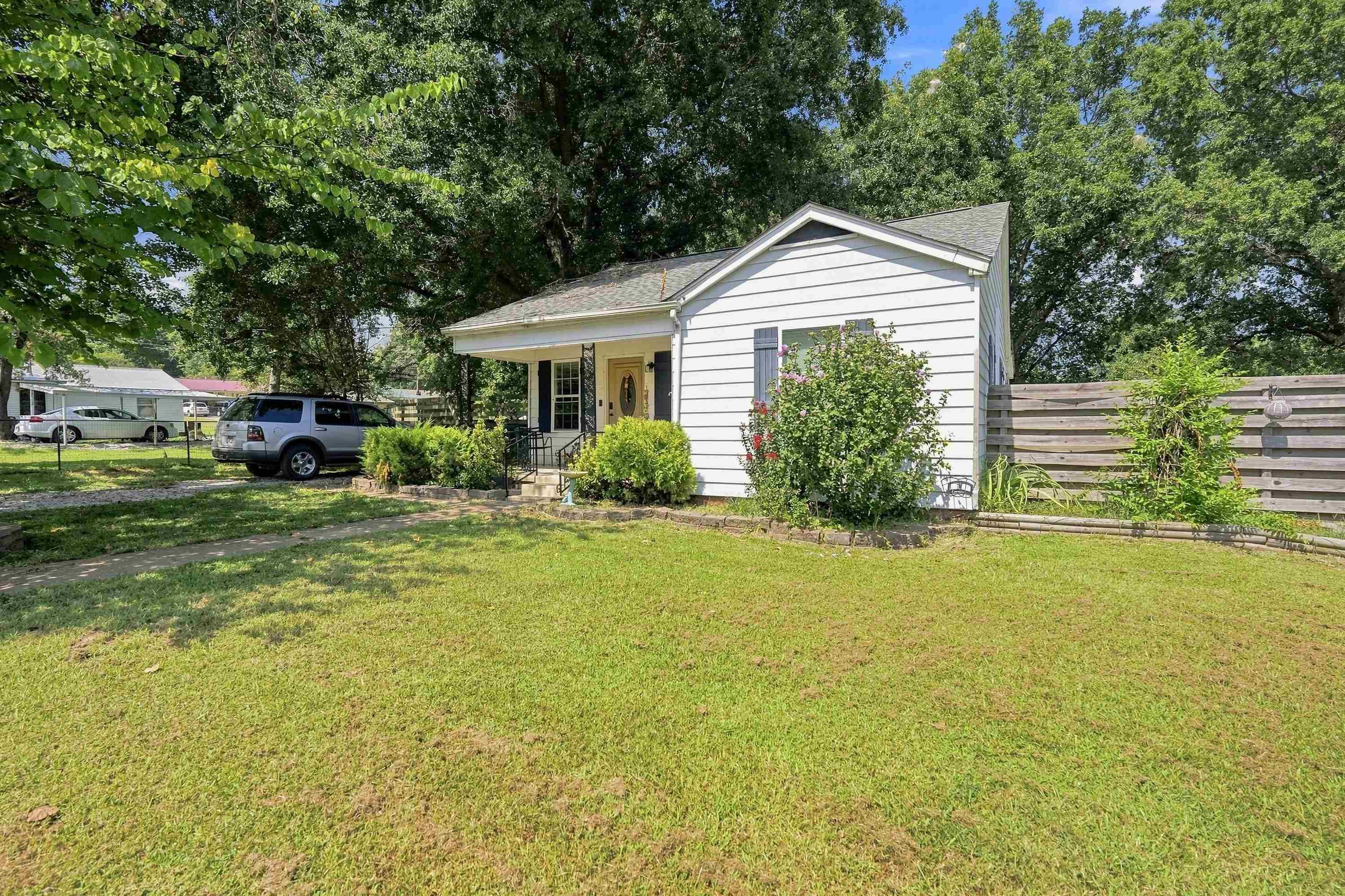 2096 Welton St Property Photo 3