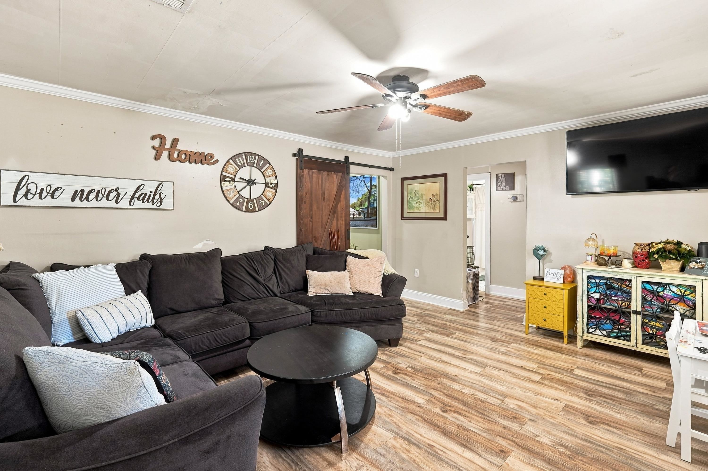 2096 Welton St Property Photo 4