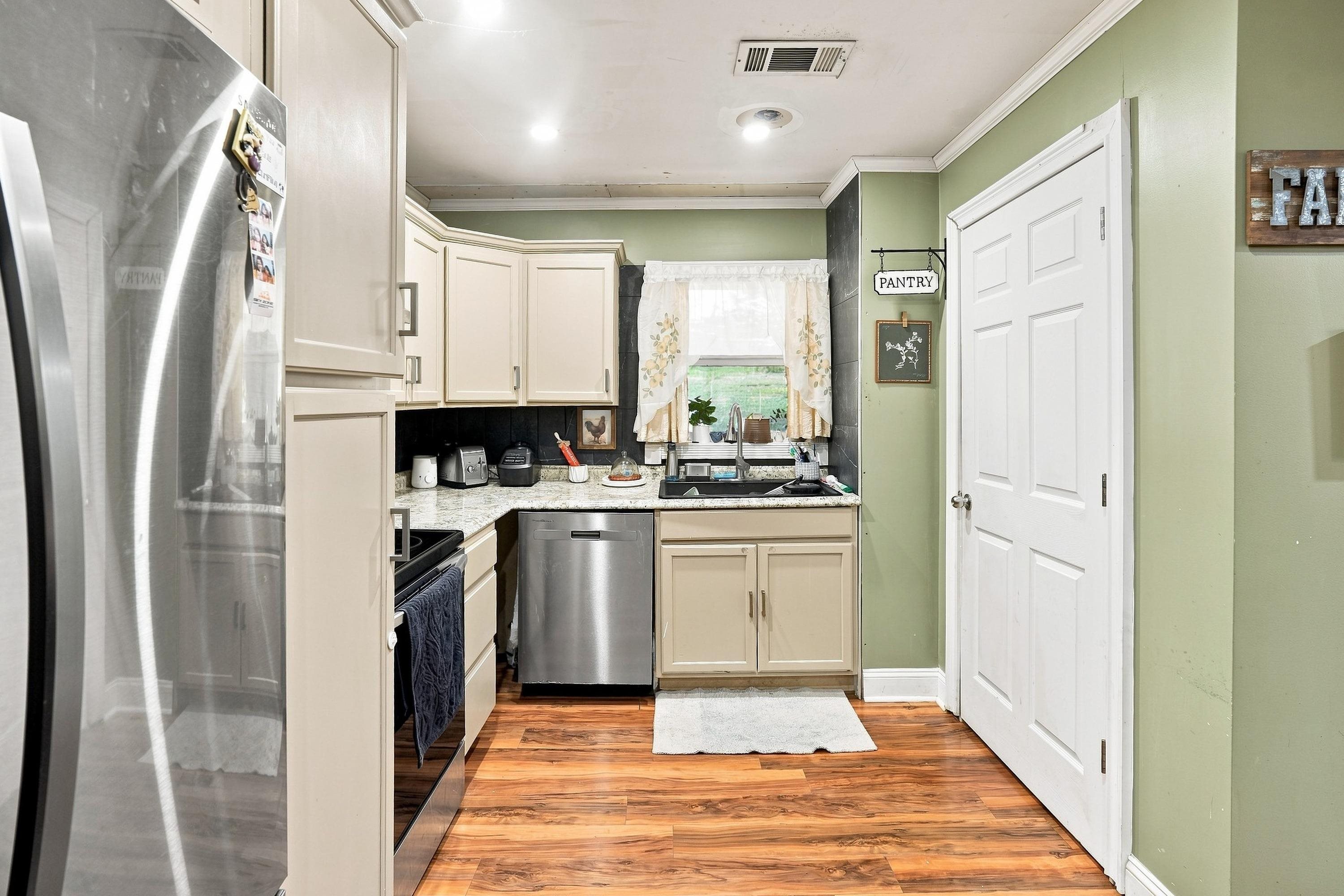 2096 Welton St Property Photo 12